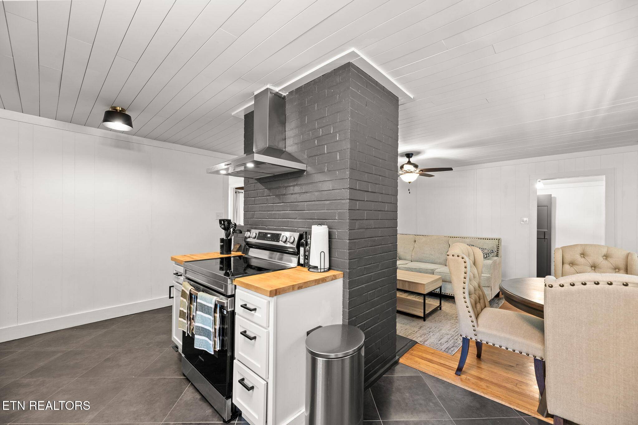 Oak Ridge, TN 37830,114 Orange LN