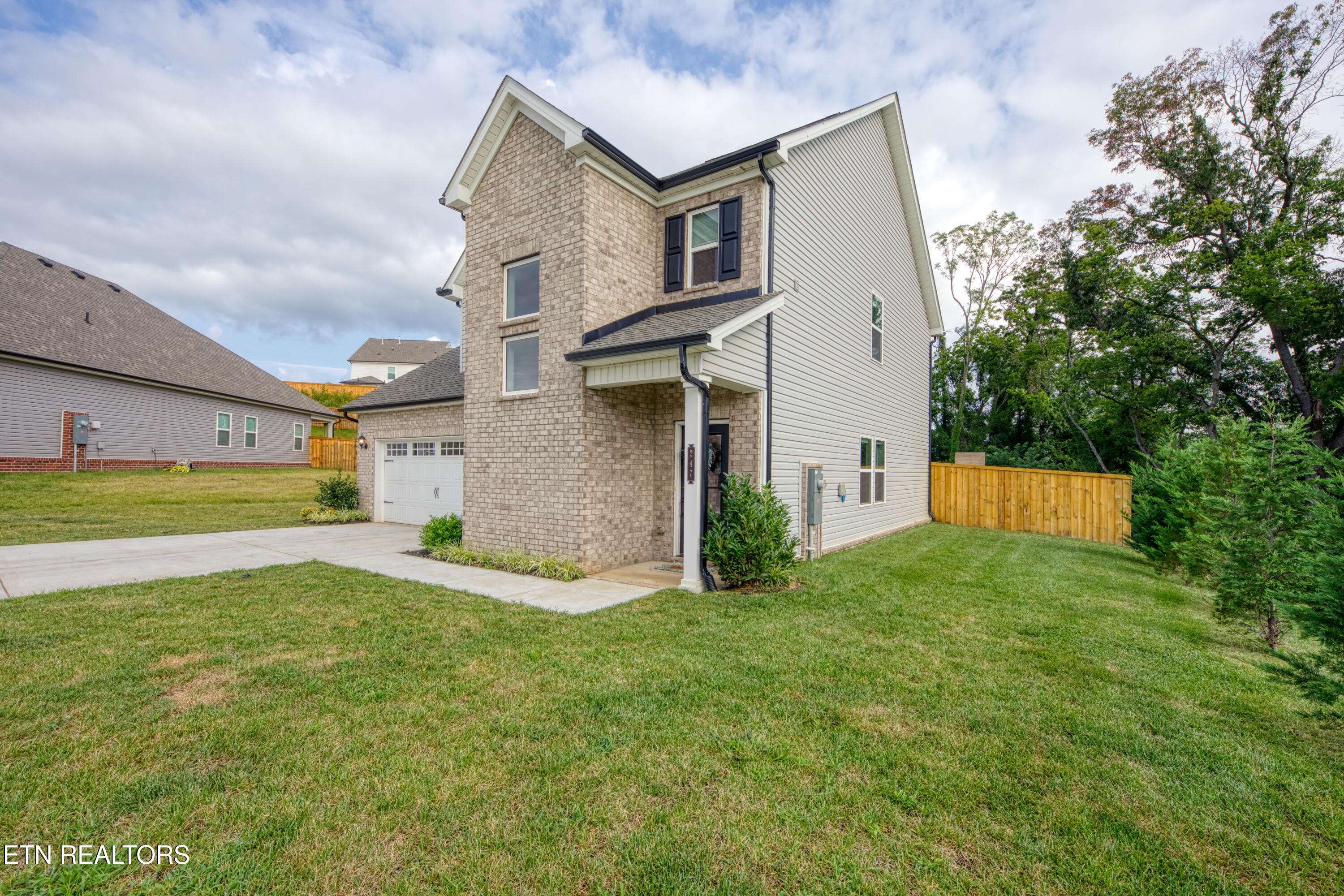 Lenoir City, TN 37771,247 English Oak LN