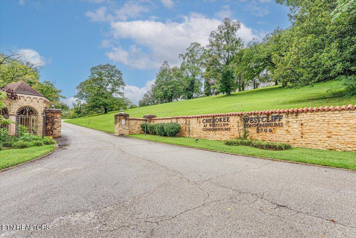 Knoxville, TN 37919,5709 Lyons View PIKE #2305