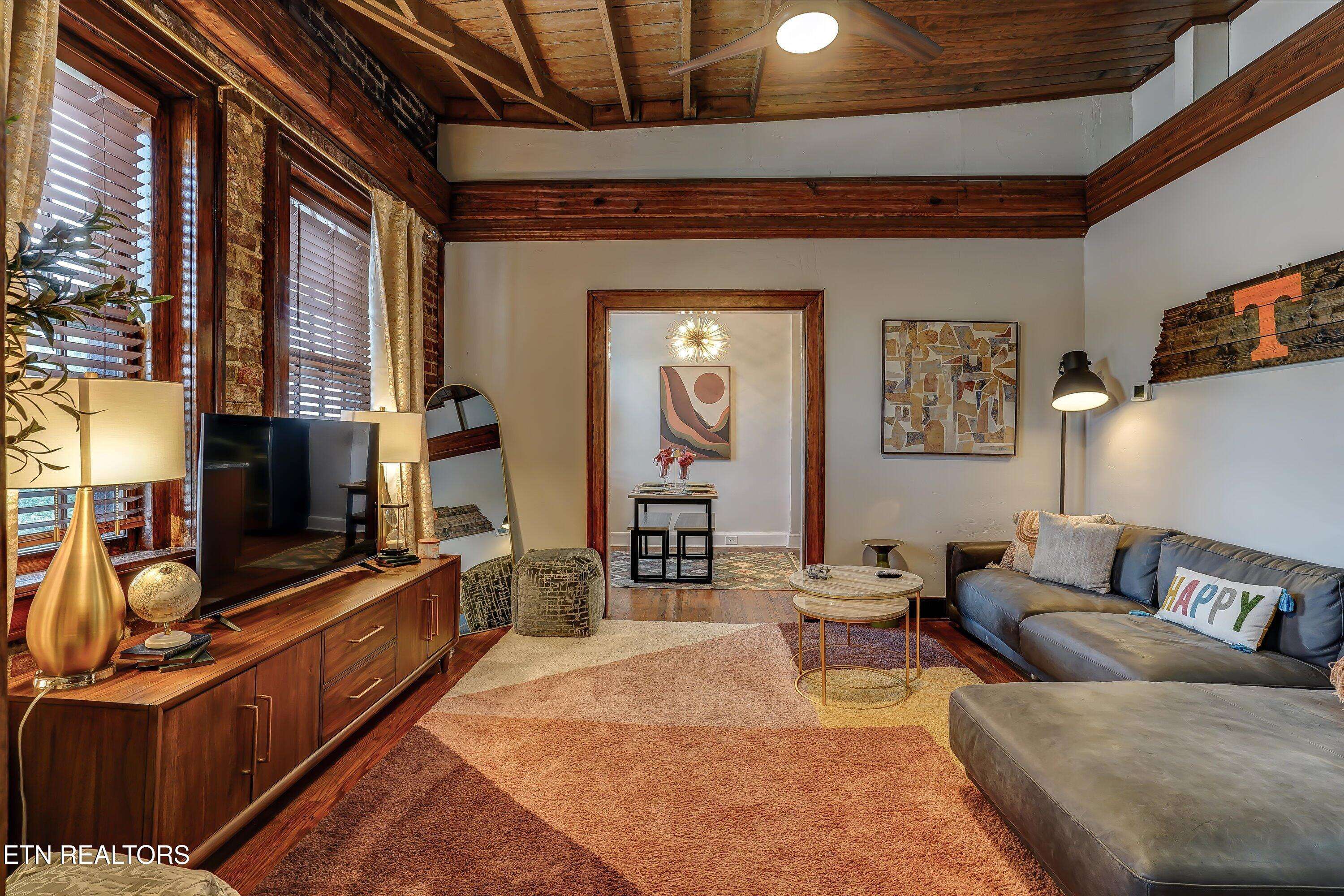 Knoxville, TN 37917,201 5Th Ave #11