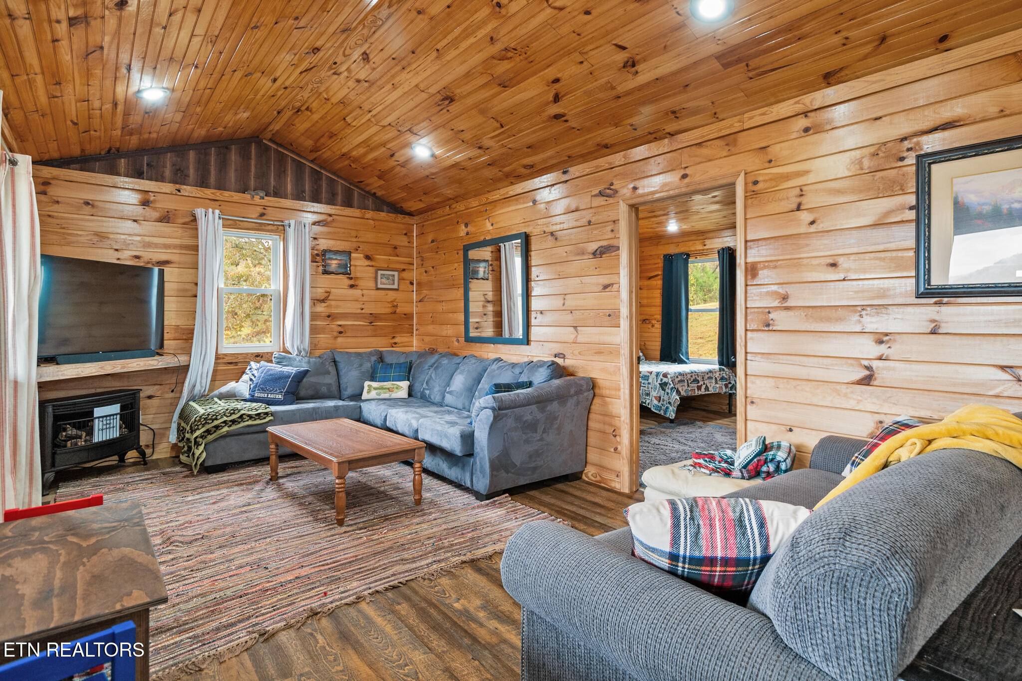 Tazewell, TN 37879,361 Holiday LN