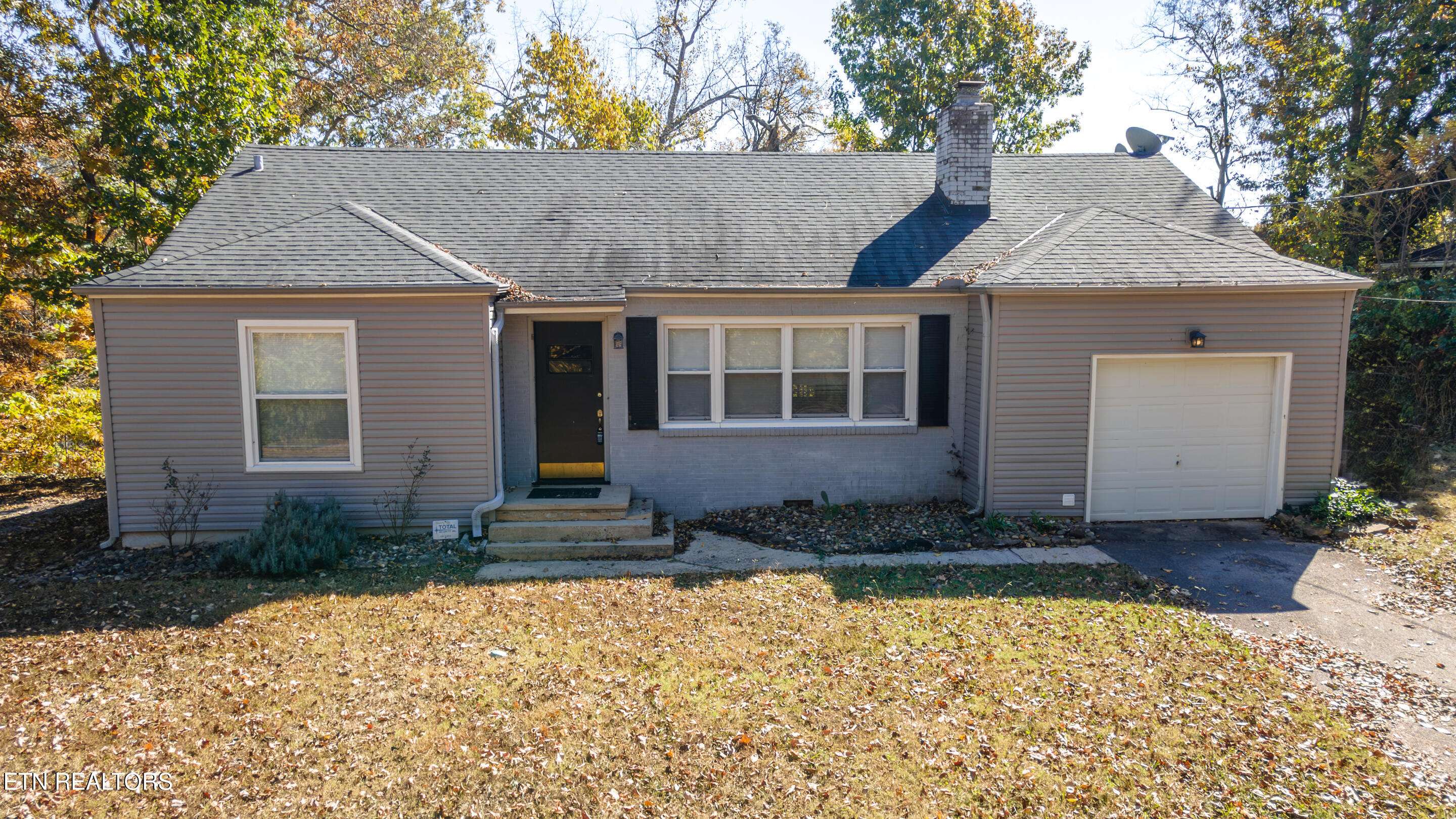 Knoxville, TN 37920,602 Lookout CT