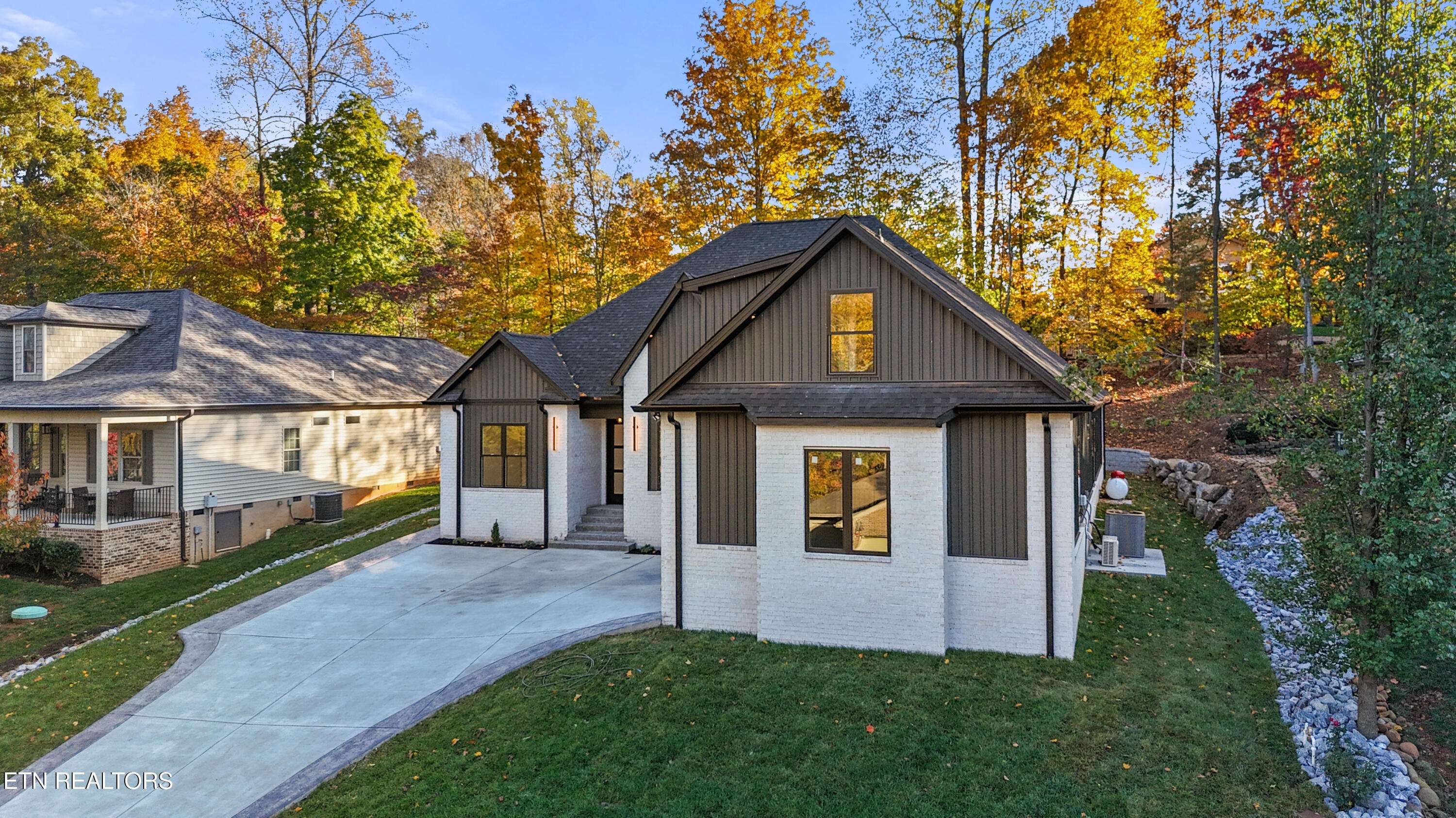 Loudon, TN 37774,176 Saligugi WAY