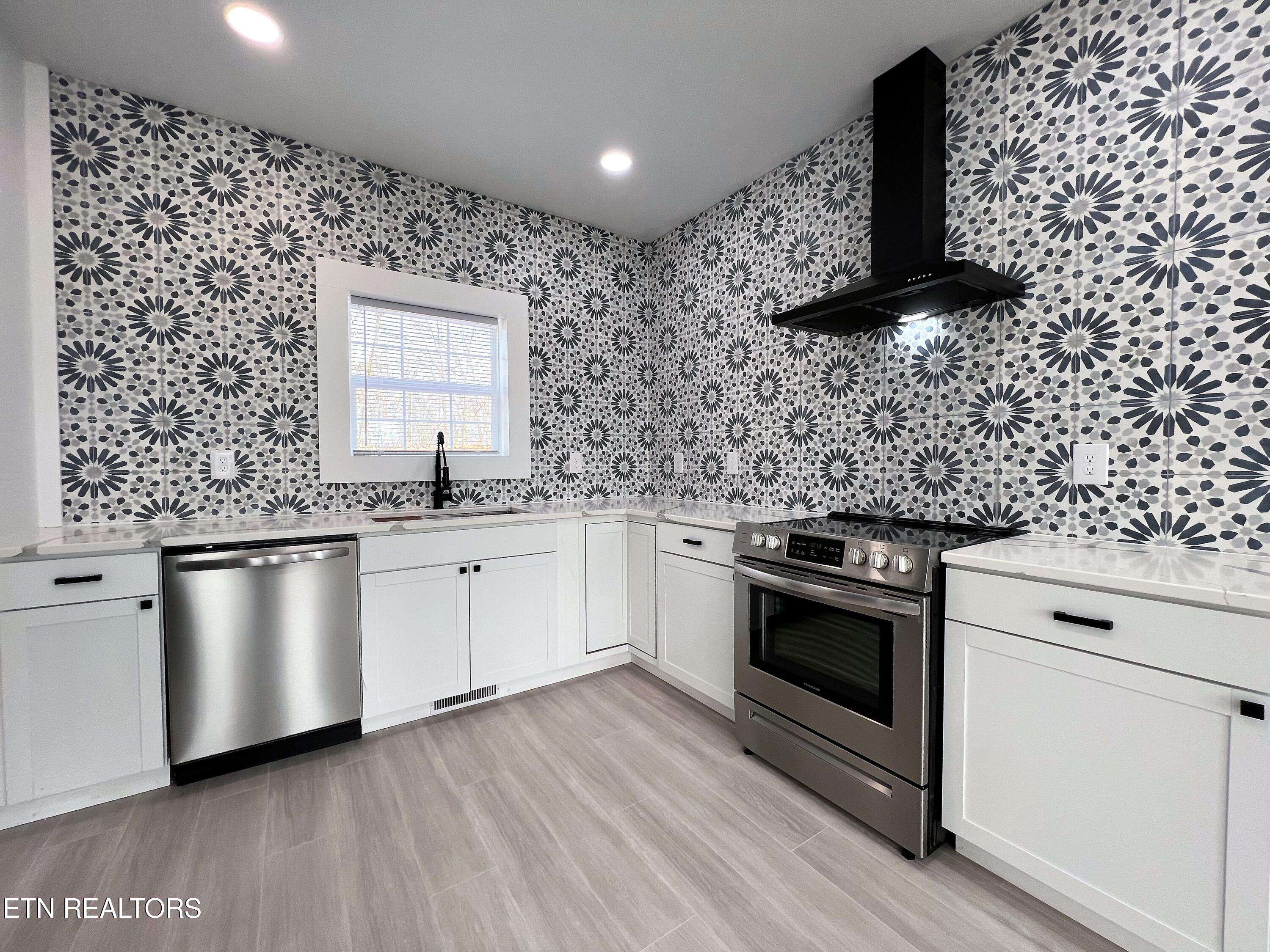 Knoxville, TN 37917,2435 Adams Ave