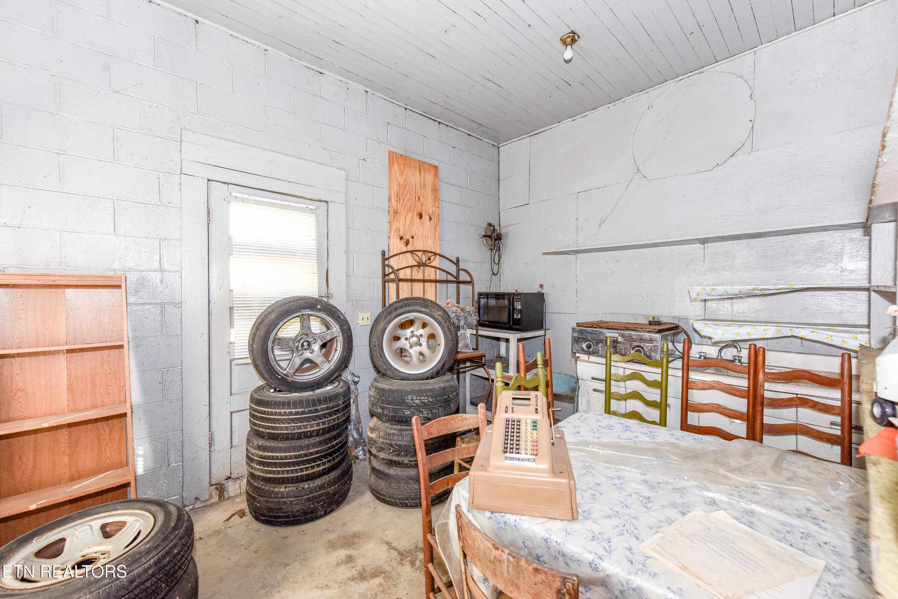 Townsend, TN 37882,463 Lovers LN