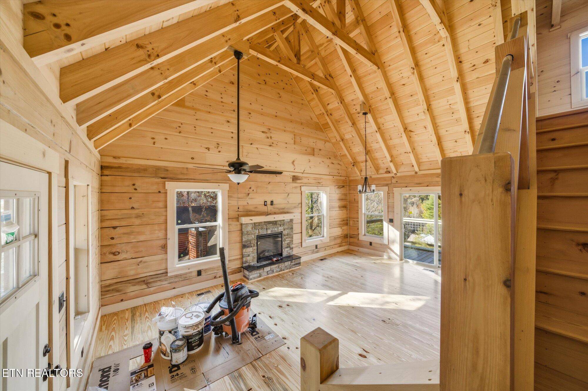 Pigeon Forge, TN 37863,586 Chickasaw Gap WAY