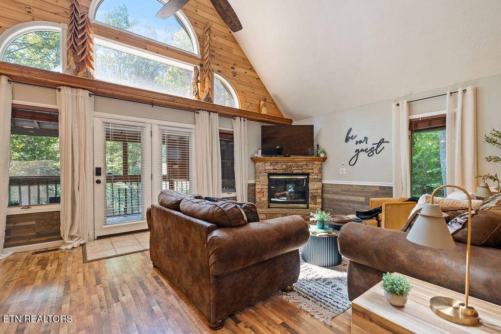 Pigeon Forge, TN 37863,334 Greenwood WAY