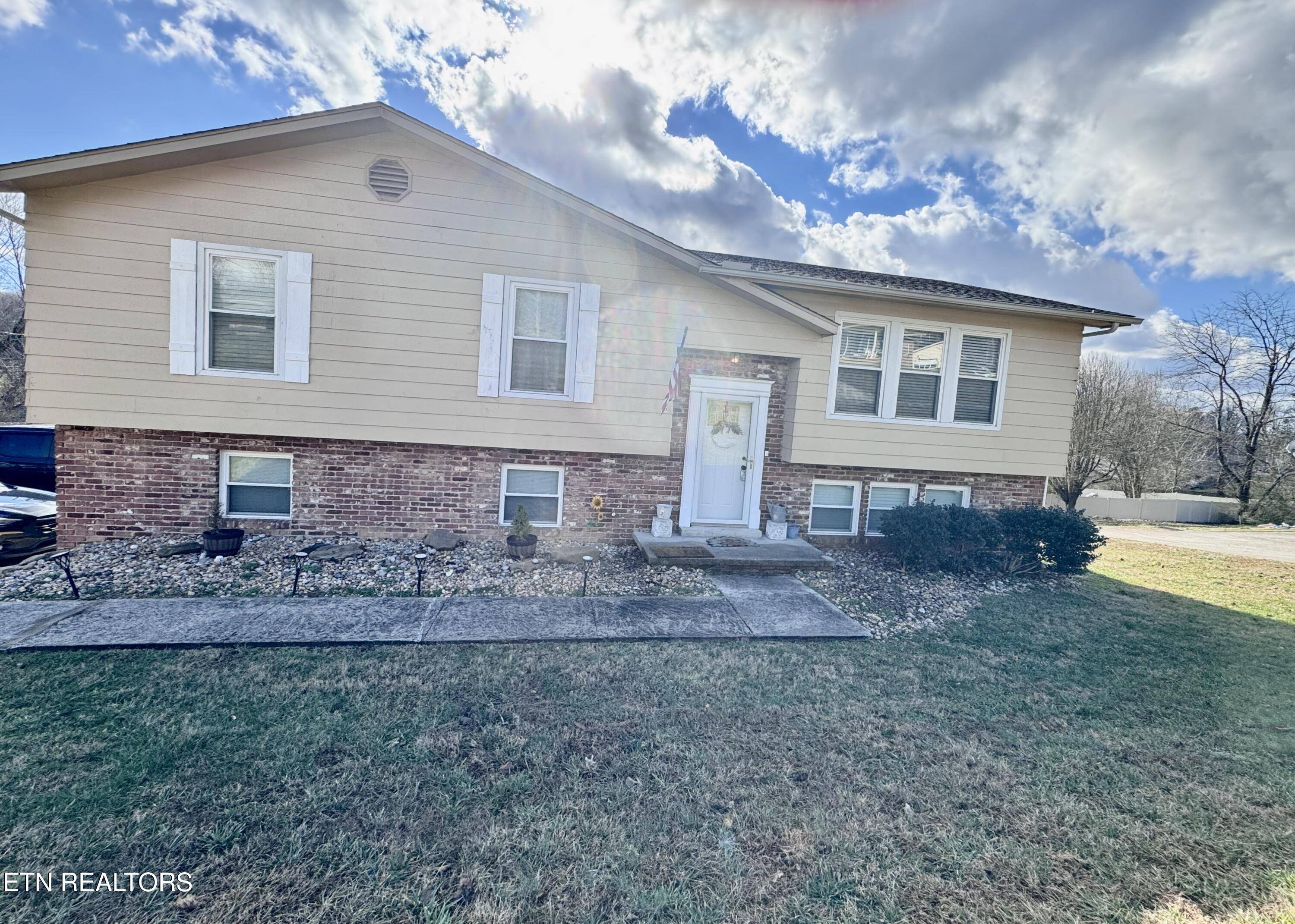 Harriman, TN 37748,131 Red Bud DR