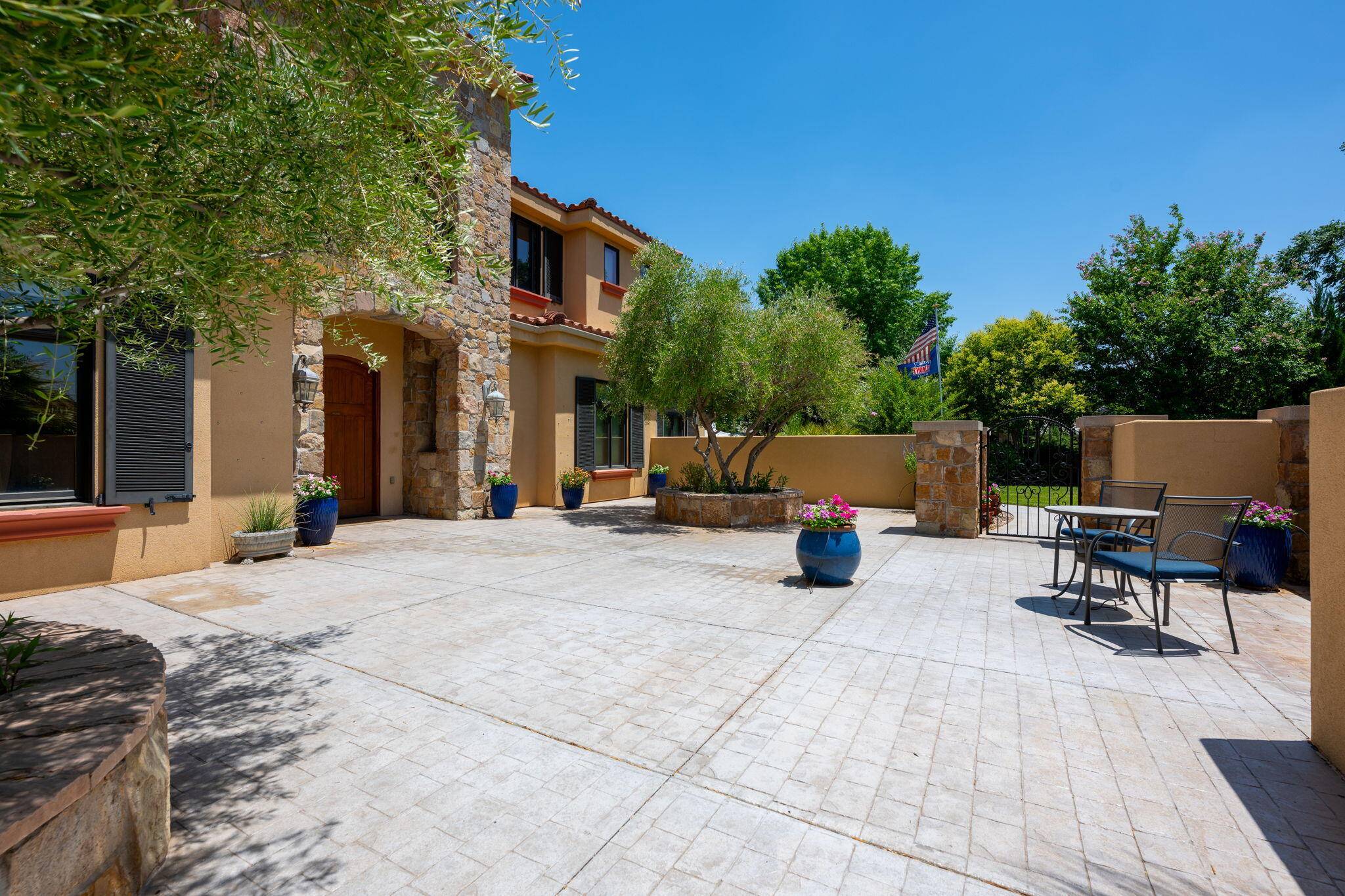 St George, UT 84770,557 S WOODSVIEW CIR