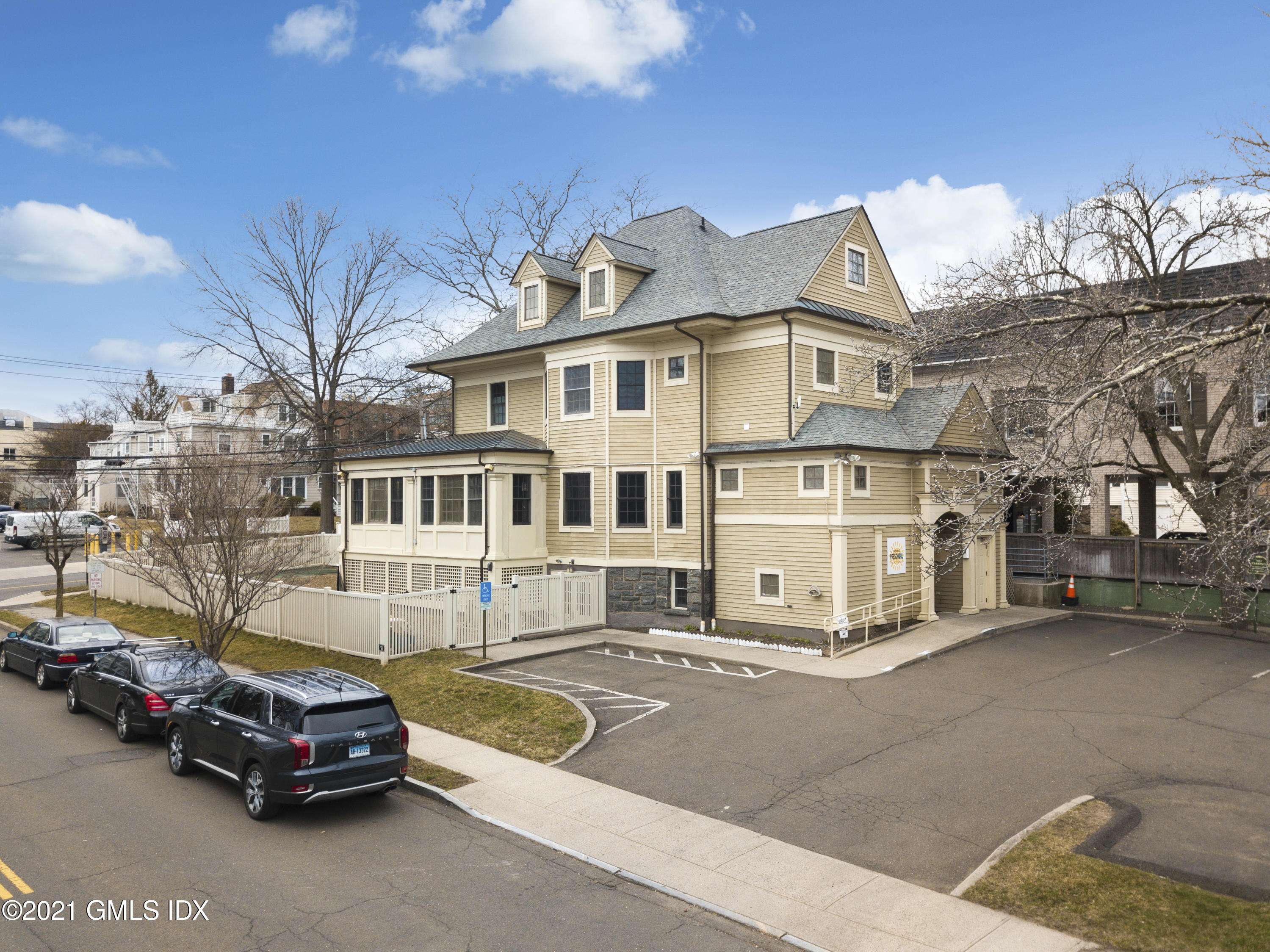 Greenwich, CT 06830,75 Mason ST