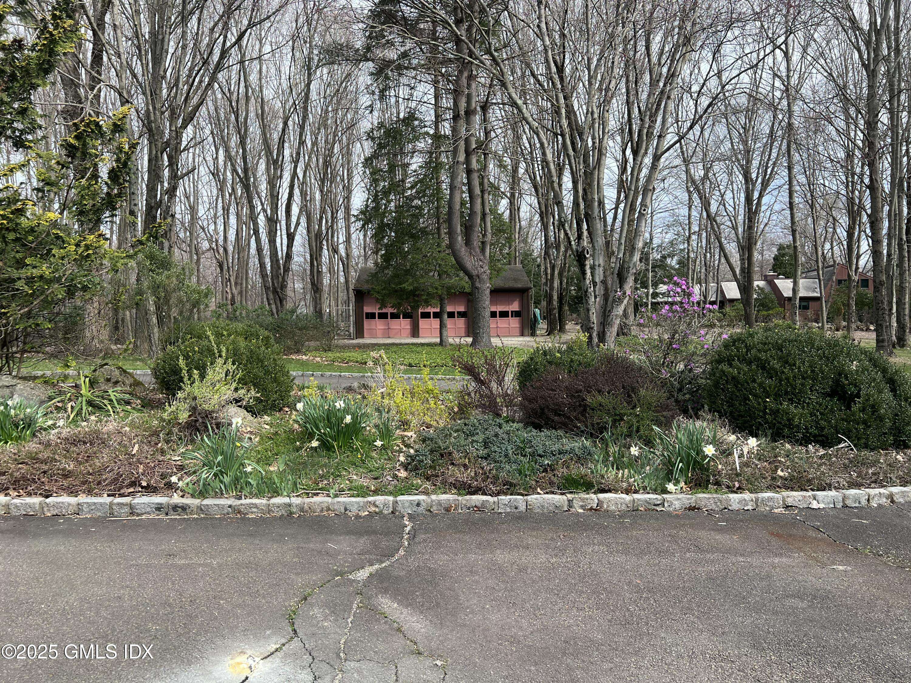 Greenwich, CT 06831,960 Lake AVE