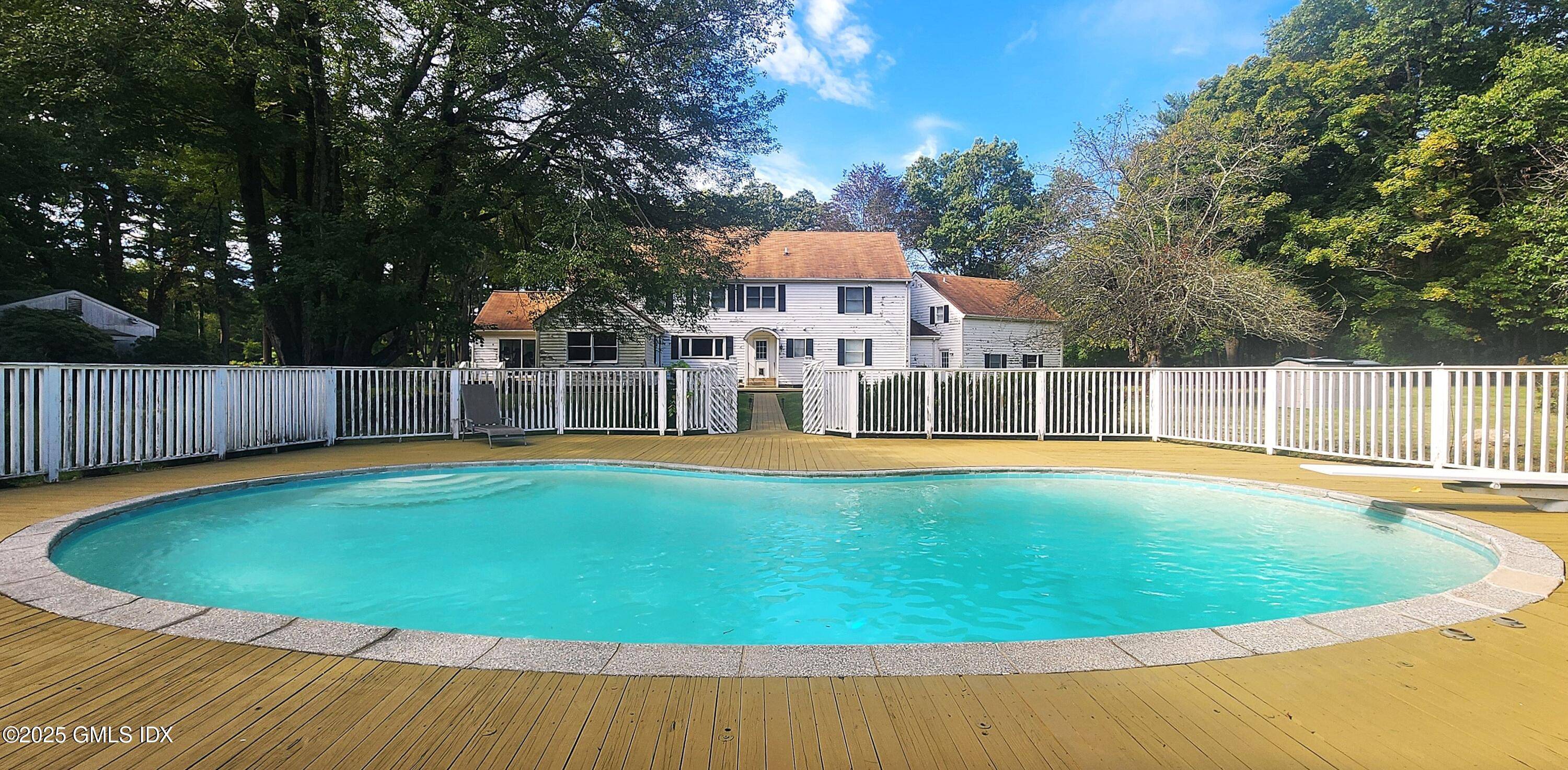 Greenwich, CT 06831,85 Cutler RD