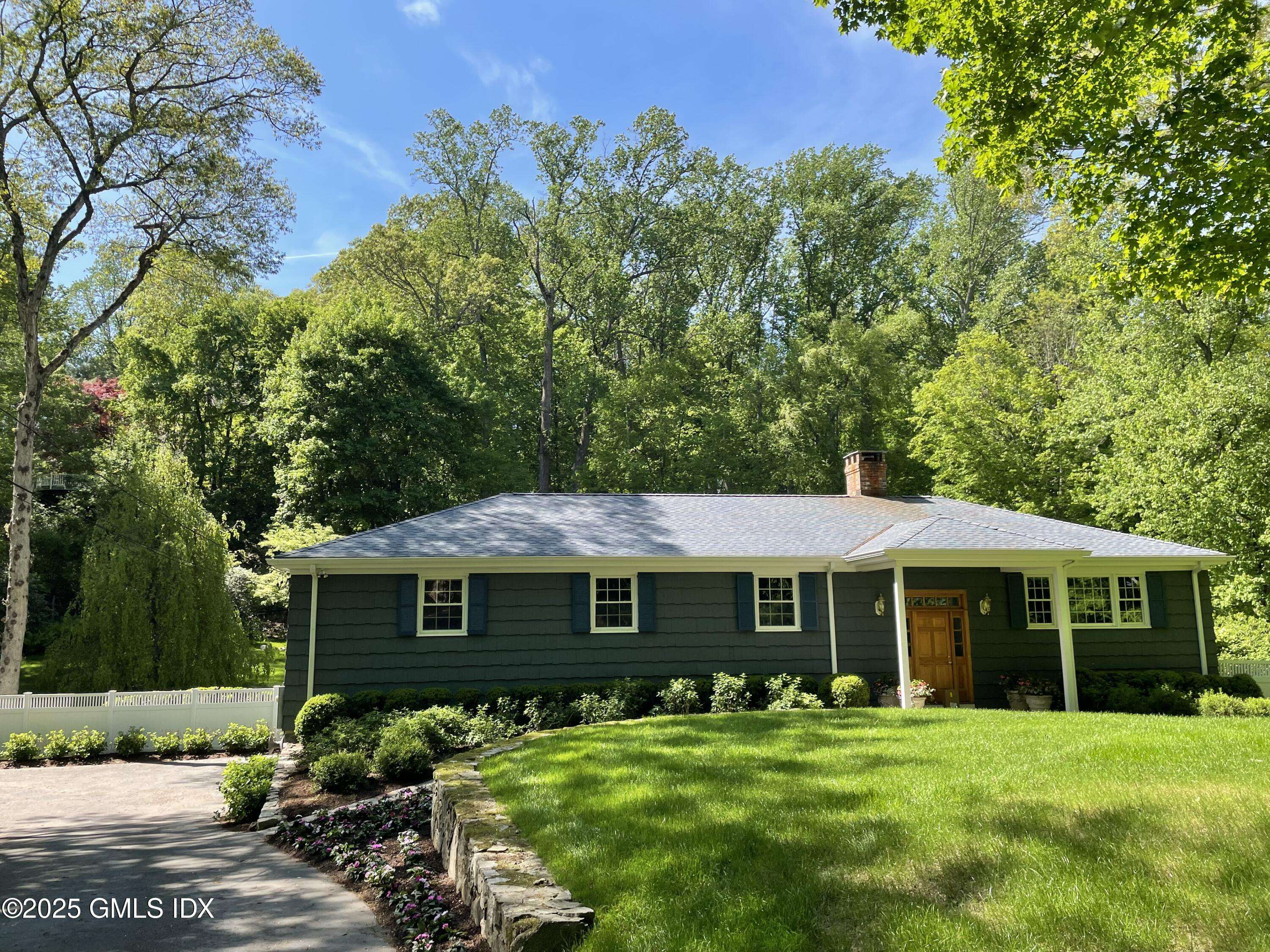 Stamford, CT 06903,208 Riverbank DR