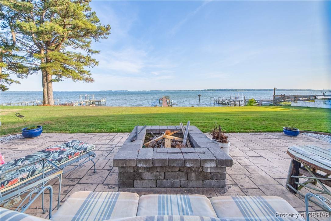 Deltaville, VA 23043,335 Berryville Shores DR