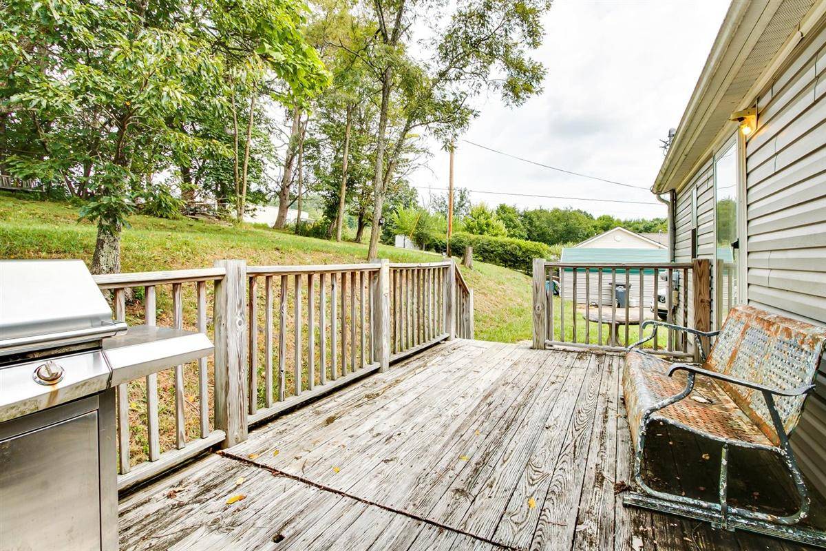 Kingsport, TN 37665,2004 Sweetbriar RD
