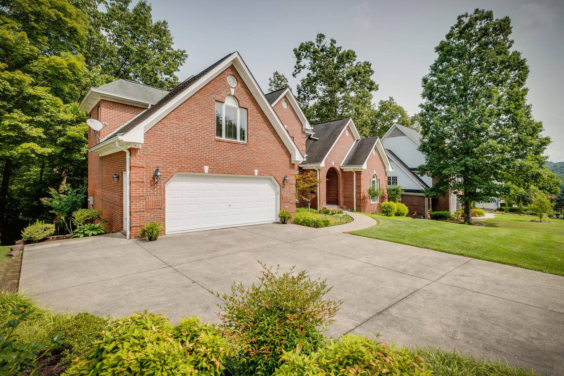 Kingsport, TN 37660,1817 Buckingham CT