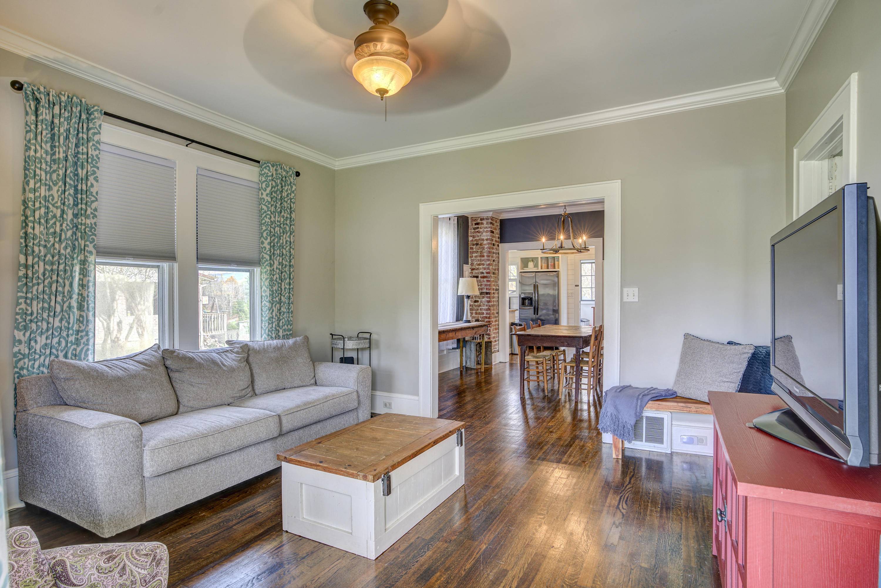 Elizabethton, TN 37643,129 Cecil Vanhuss RD