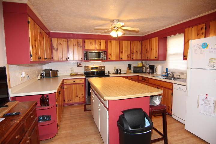 Mountain City, TN 37683,289 Stout RD