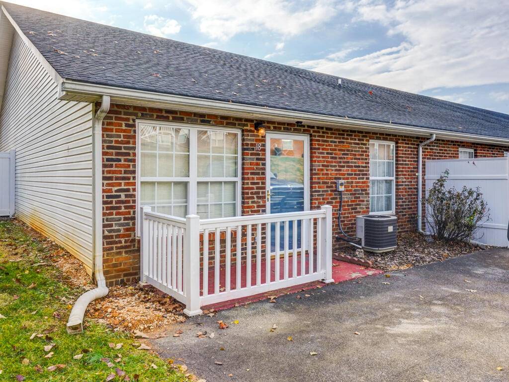 Johnson City, TN 37615,18 Boone Hill CT #18