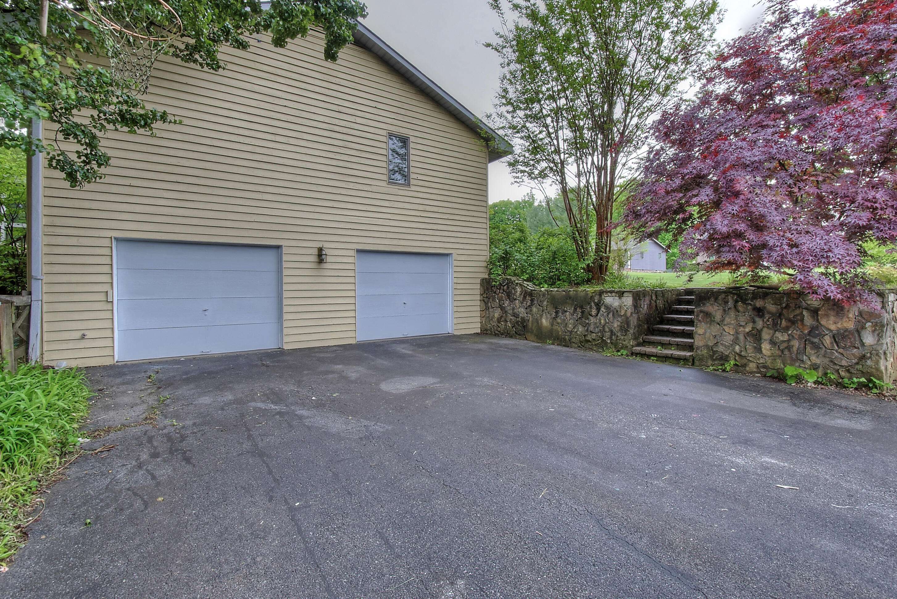 Johnson City, TN 37604,1201 Fredericksburg DR