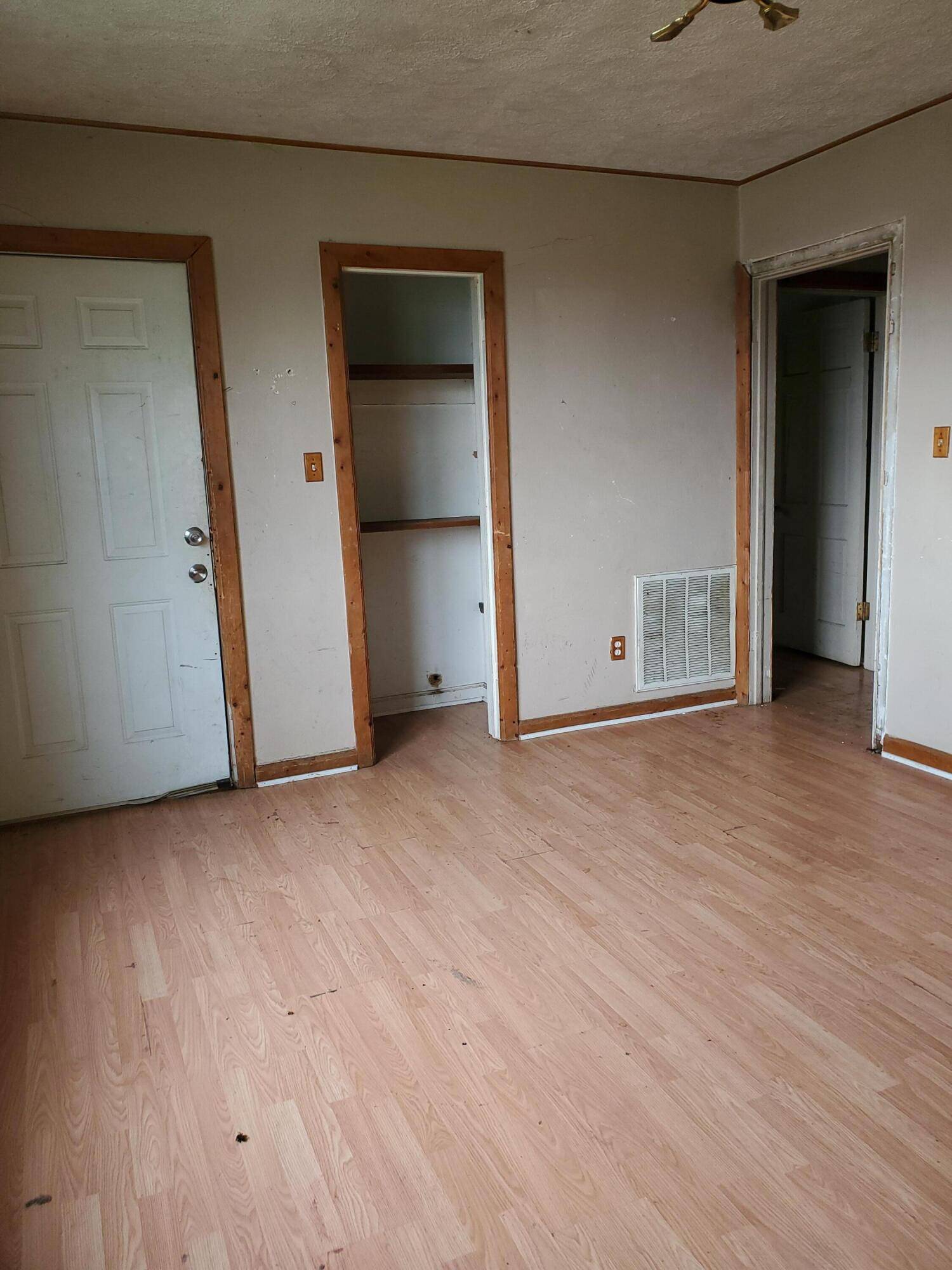 Kingsport, TN 37660,1218 Cherry ST