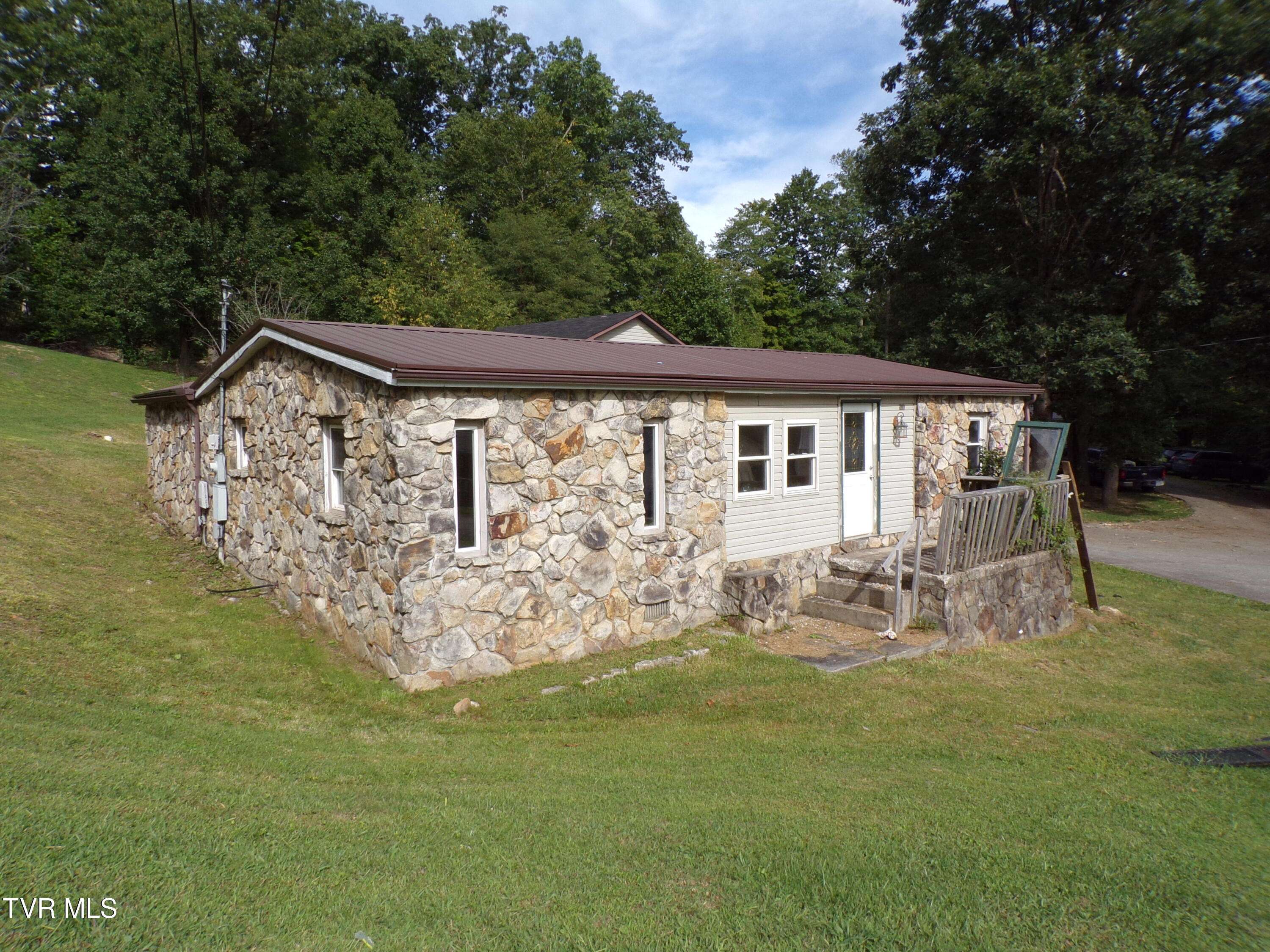 Pound, VA 24279,9781 Sulpher Springs DR