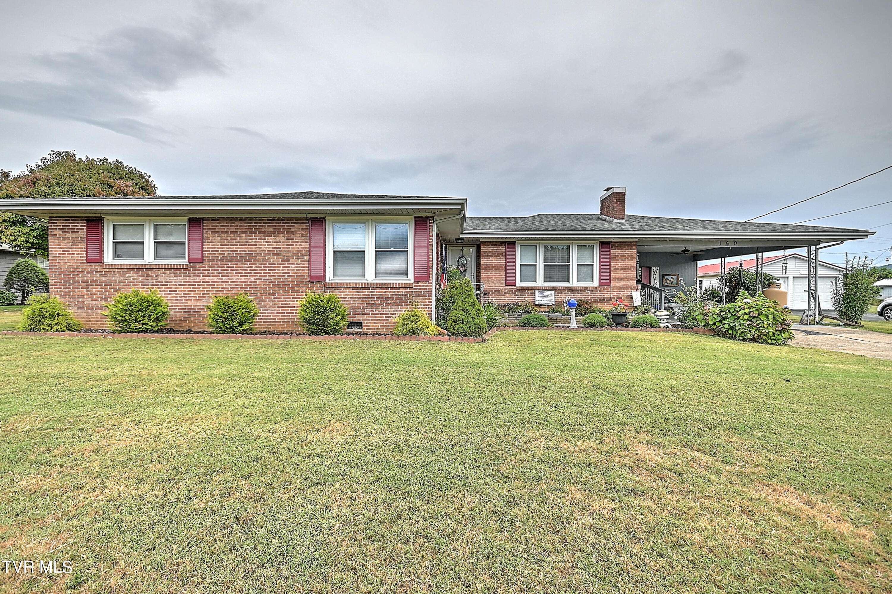 Elizabethton, TN 37643,160 Green Valley LN