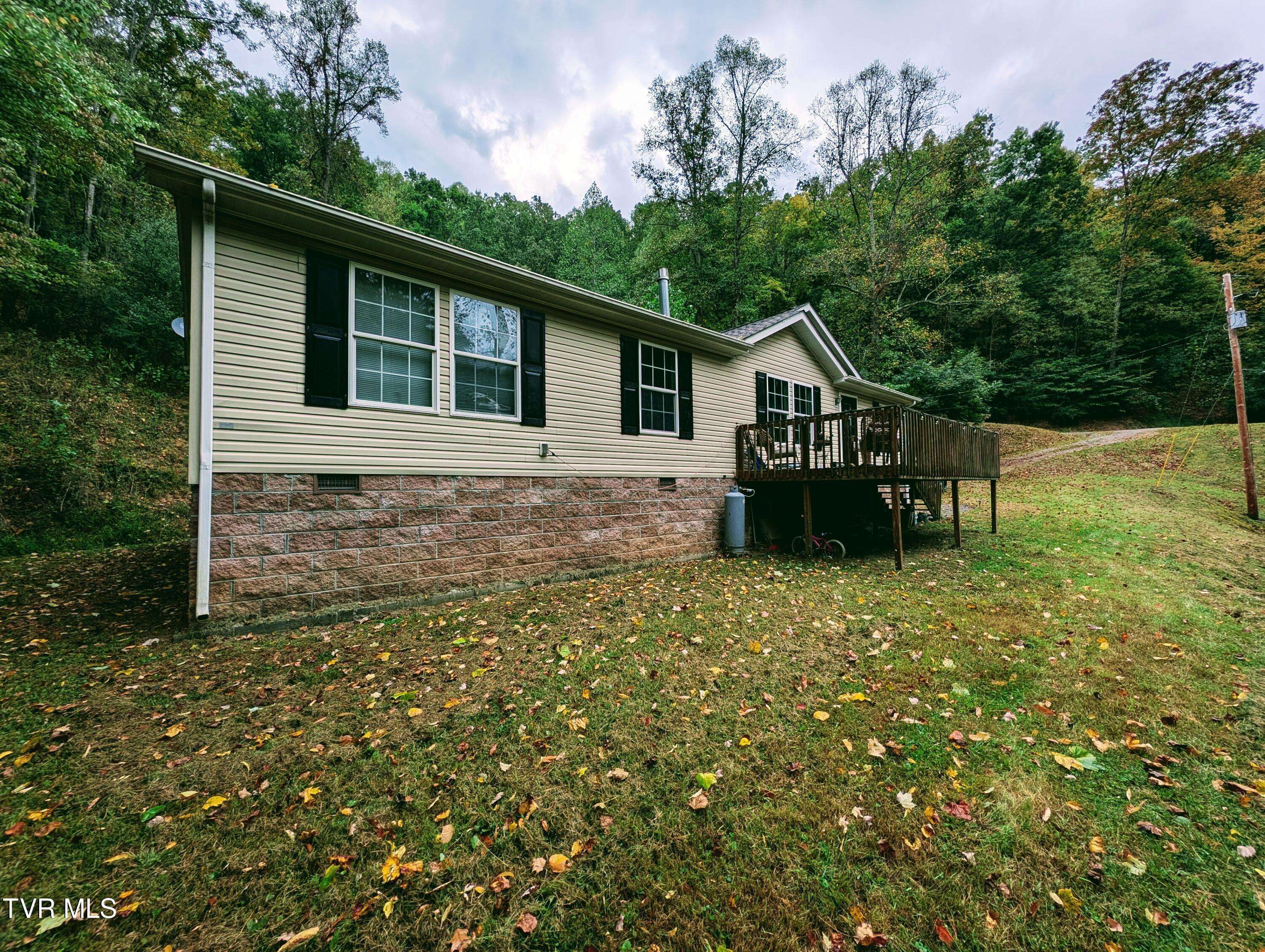 Clintwood, VA 24228,341 Skeetrock RD