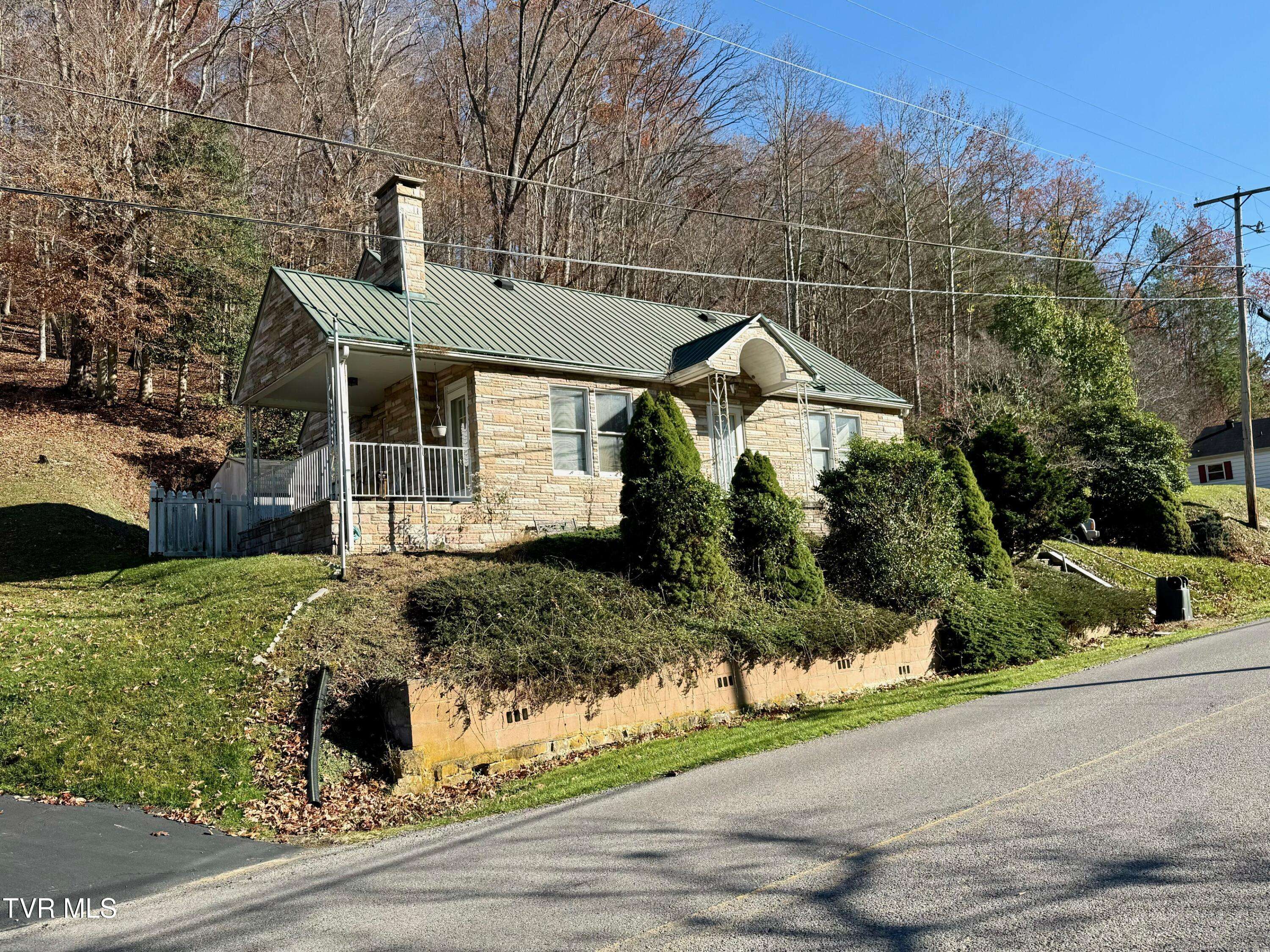 Clintwood, VA 24228,490 Brush Creek RD