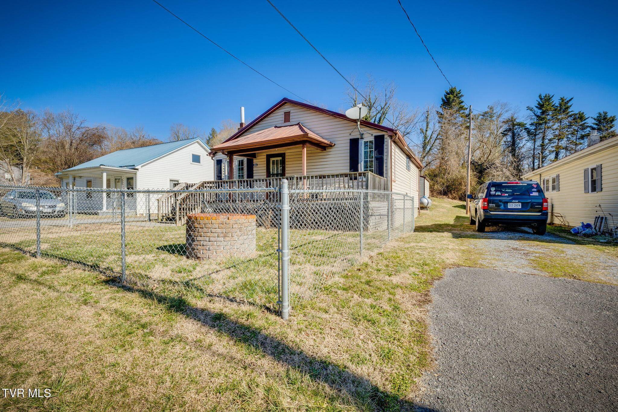 Gate City, VA 24251,316 Manville RD