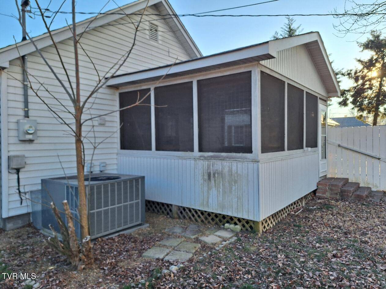 Kingsport, TN 37664,1325 Chestnut ST