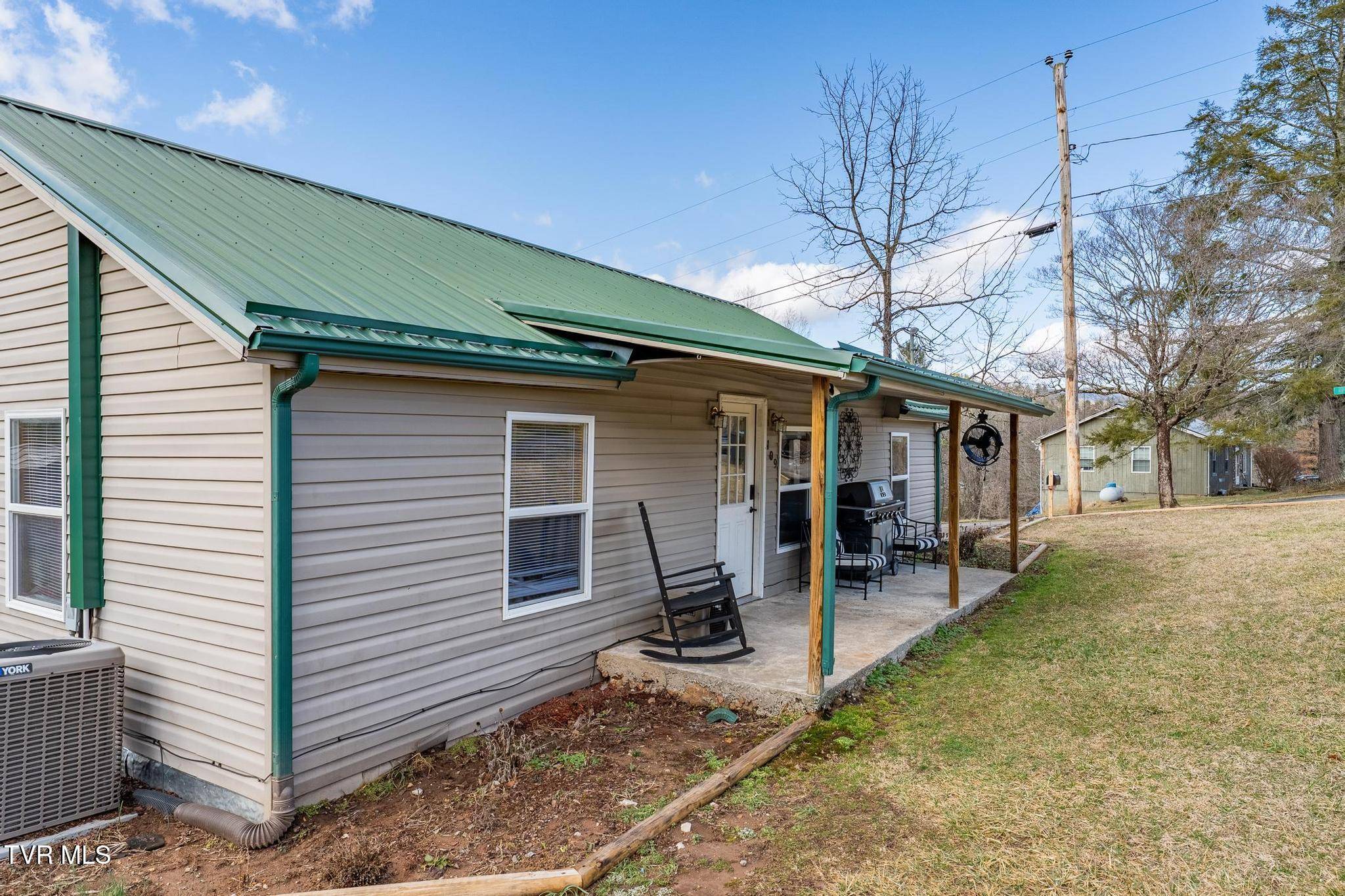 Mountain City, TN 37683,109 Apple ST