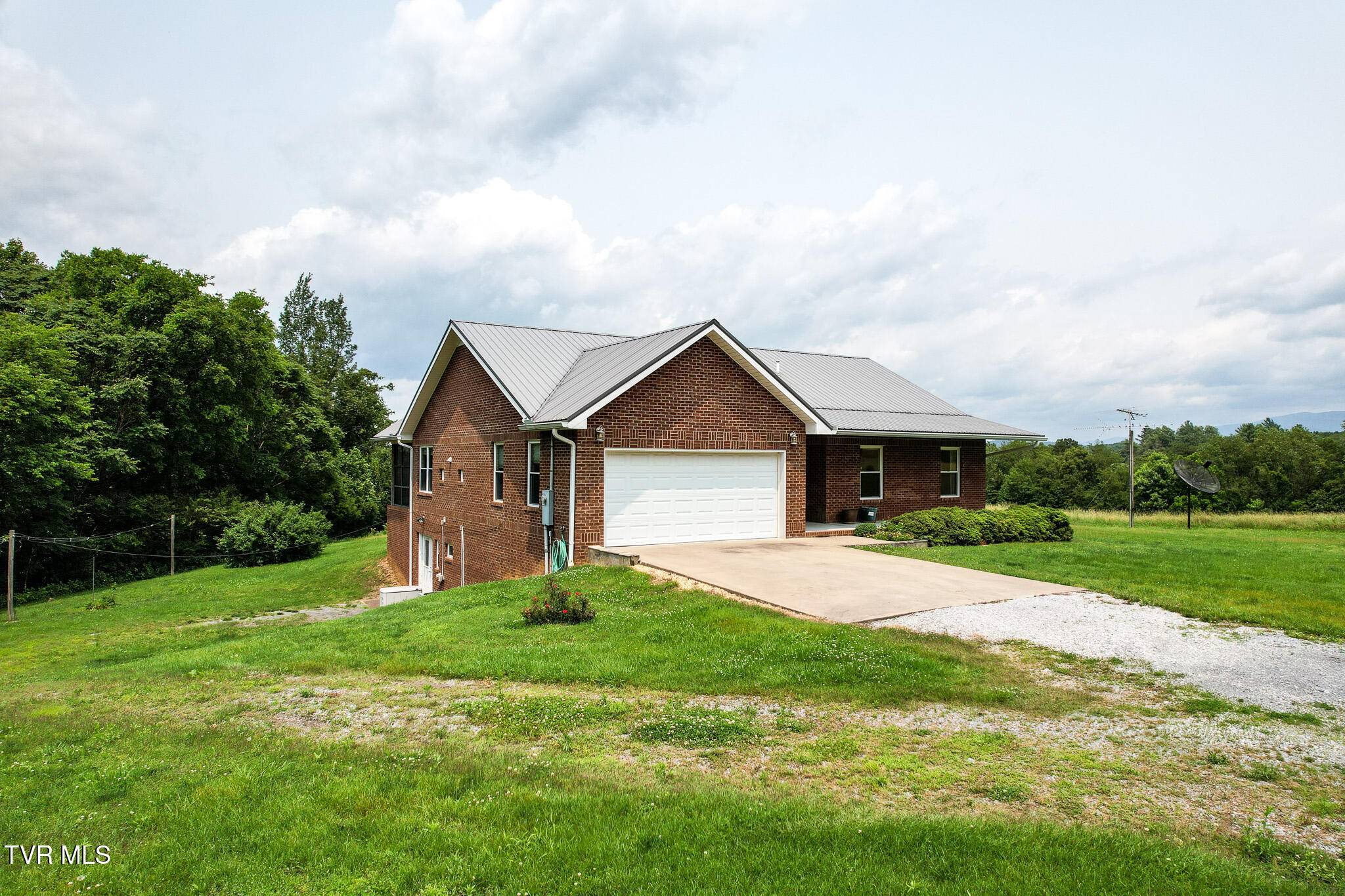 Greeneville, TN 37743,872 Doyle Davis RD