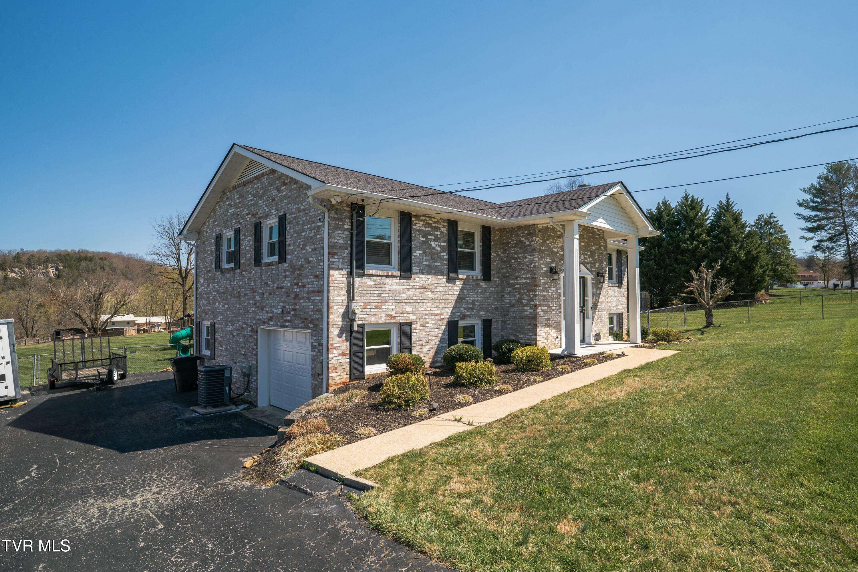 Kingsport, TN 37663,118 Patrick Henry CIR