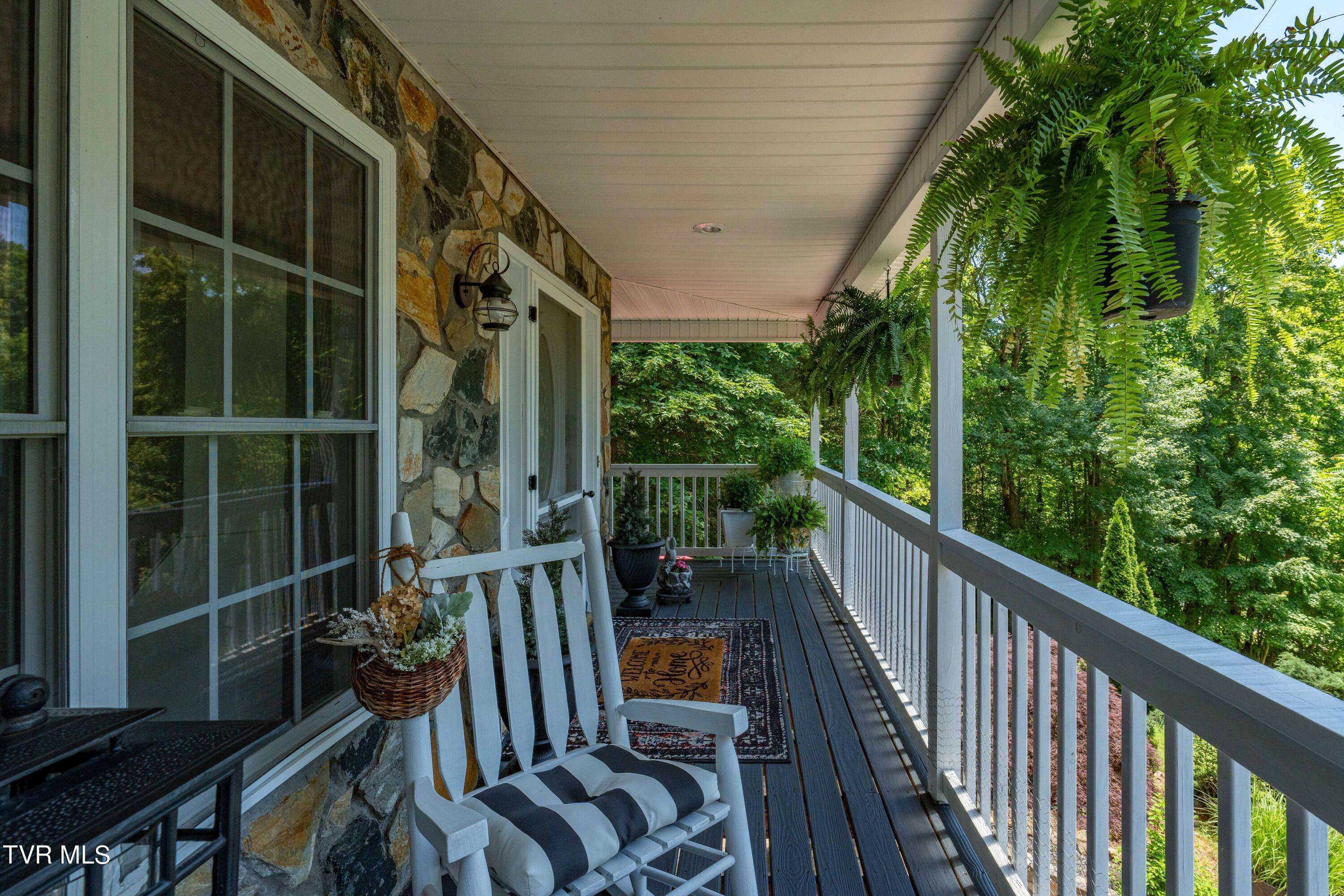 Hampton, TN 37658,122 White Pine RD