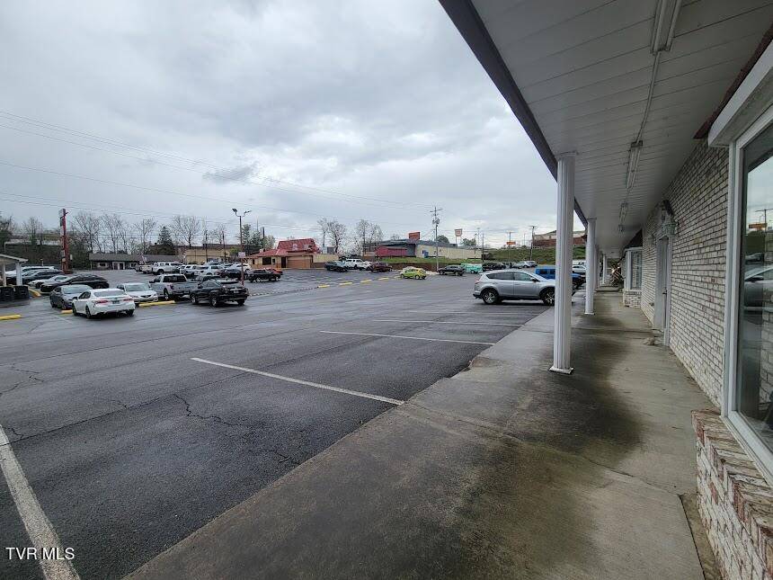Kingsport, TN 37663,4040/4024 Fort Henry DR