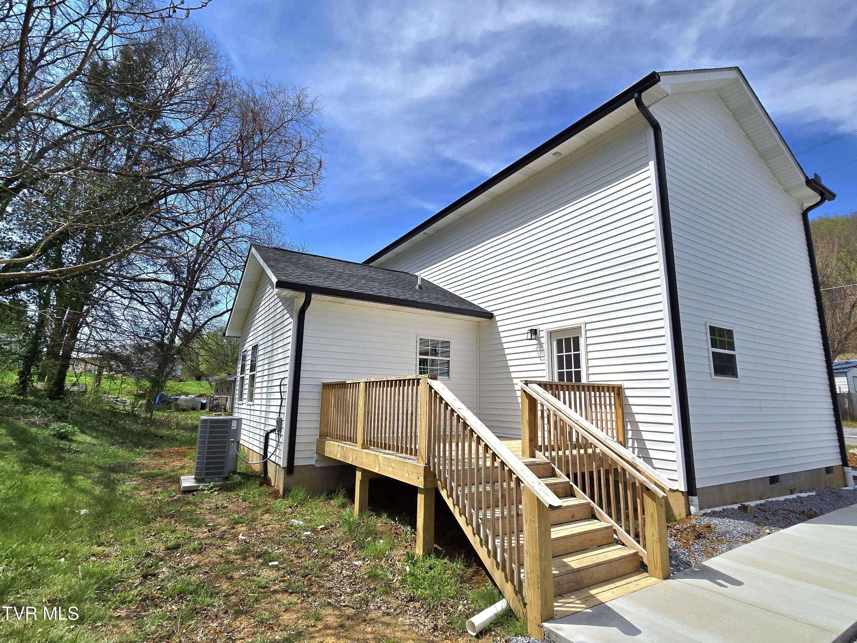 Elizabethton, TN 37643,1109 Ledford ST