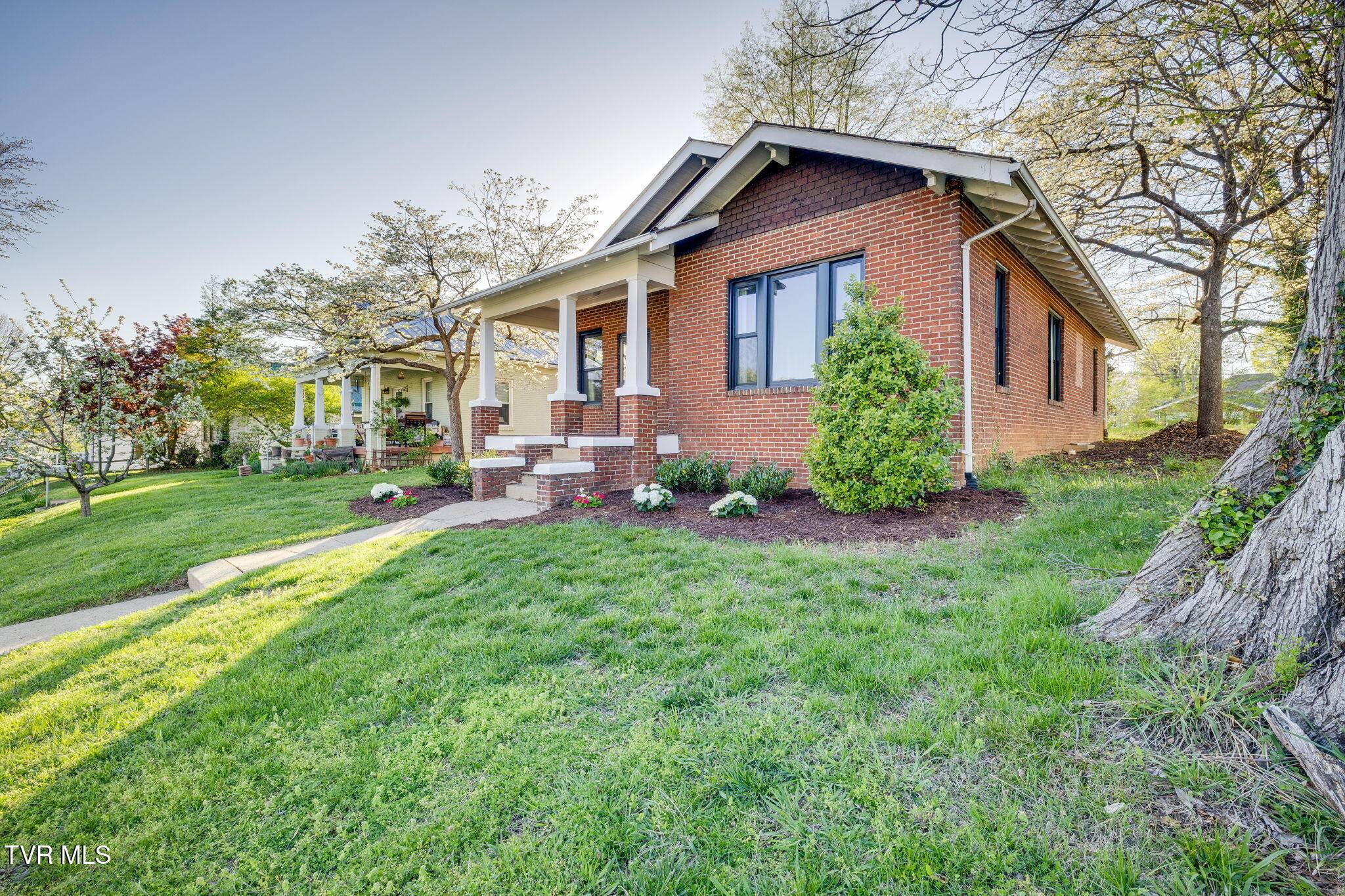 Johnson City, TN 37601,211 Chilhowie AVE