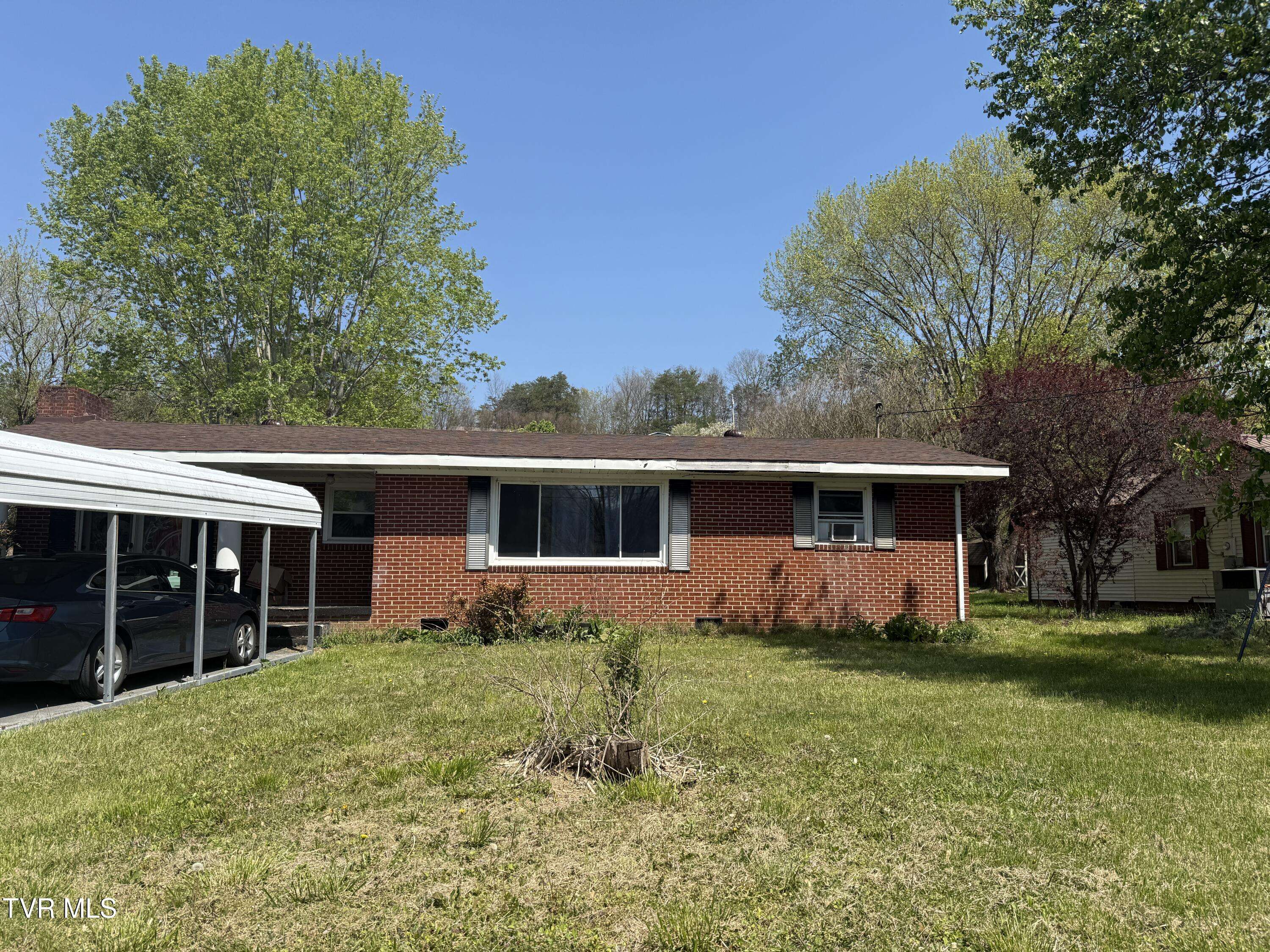 Bluff City, TN 37618,467 Bunker Hill RD