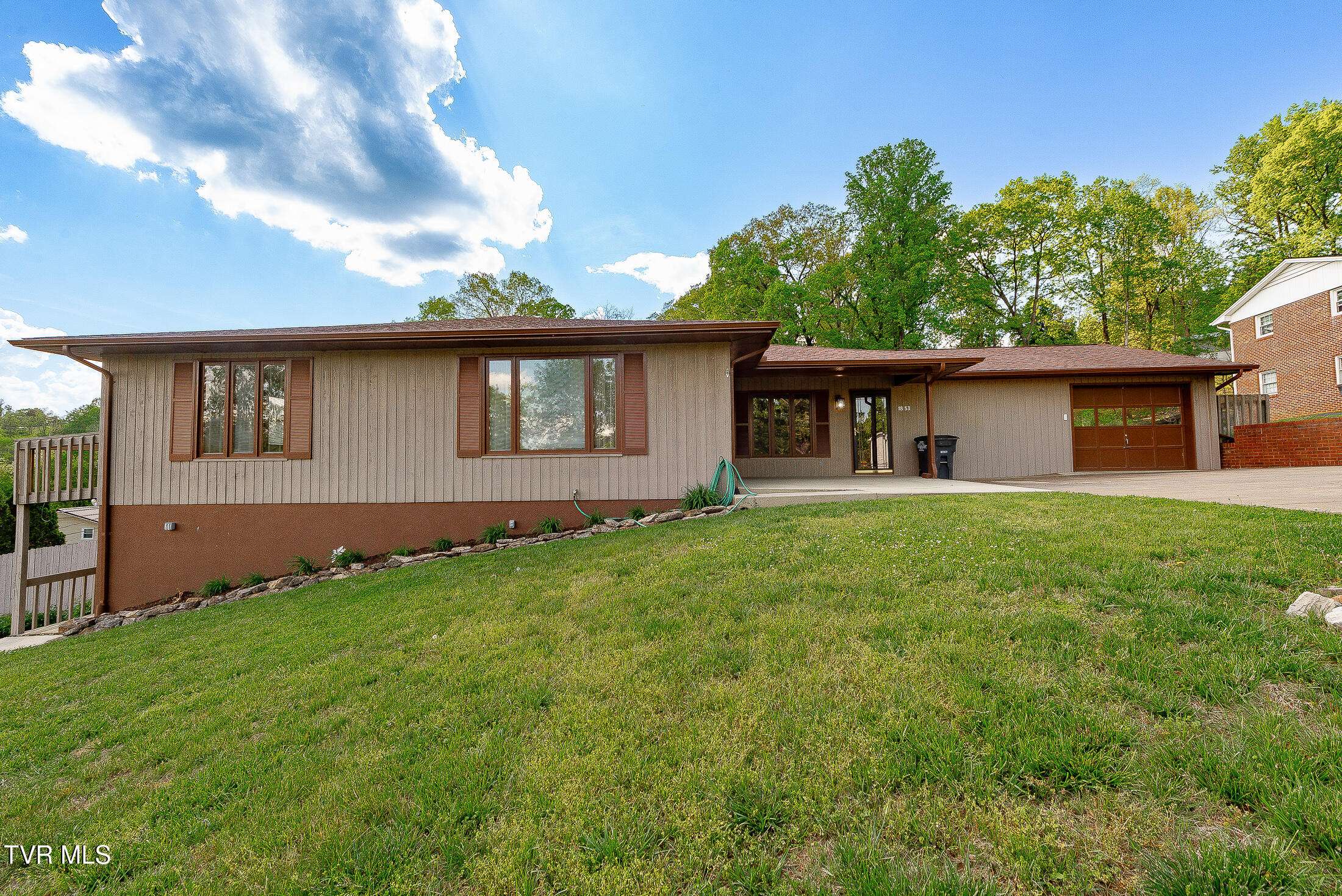 Kingsport, TN 37665,1853 Midview ST