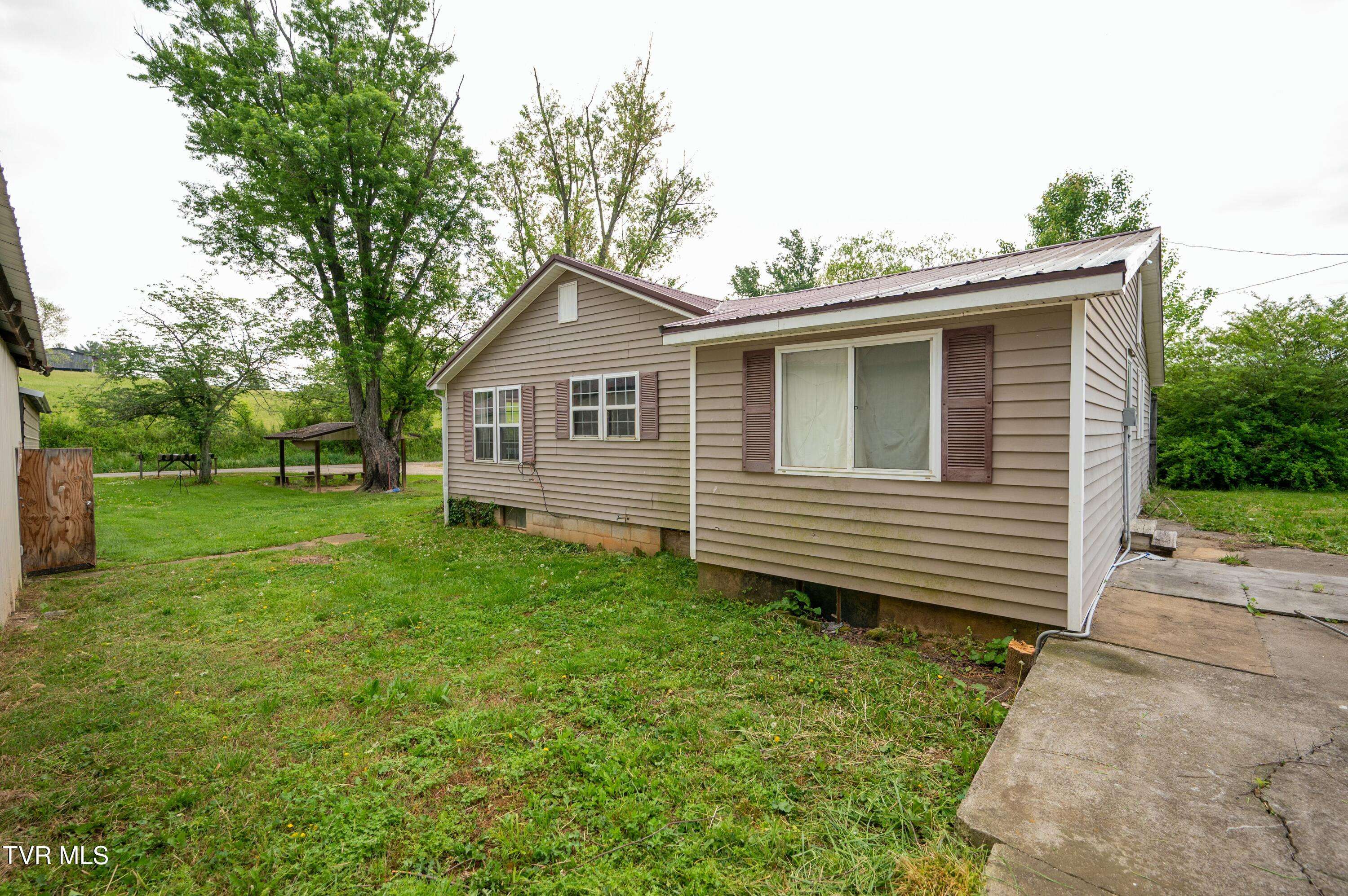 Surgoinsville, TN 37873,110 Ferry RD