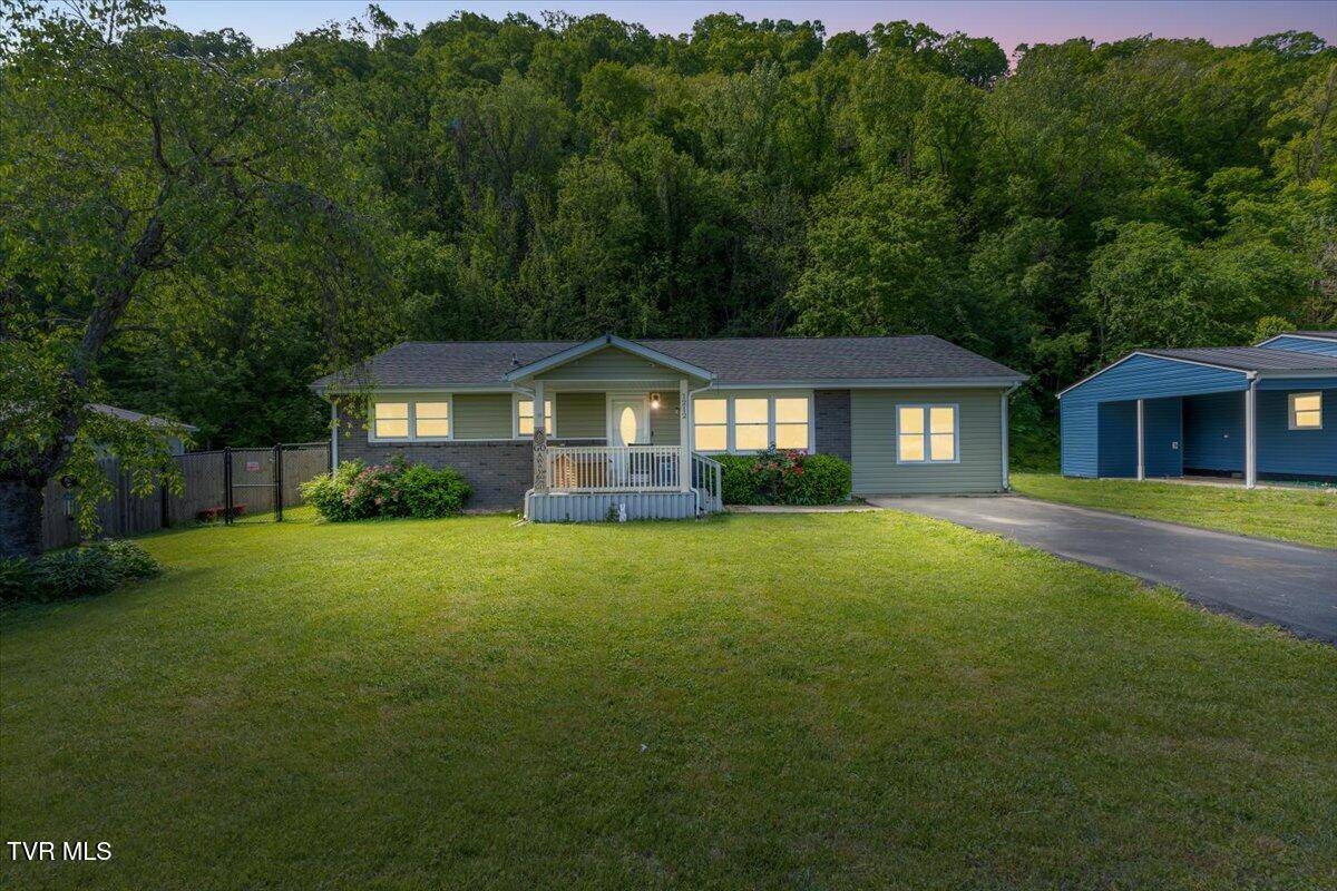 Elizabethton, TN 37643,1212 Thomas BLVD
