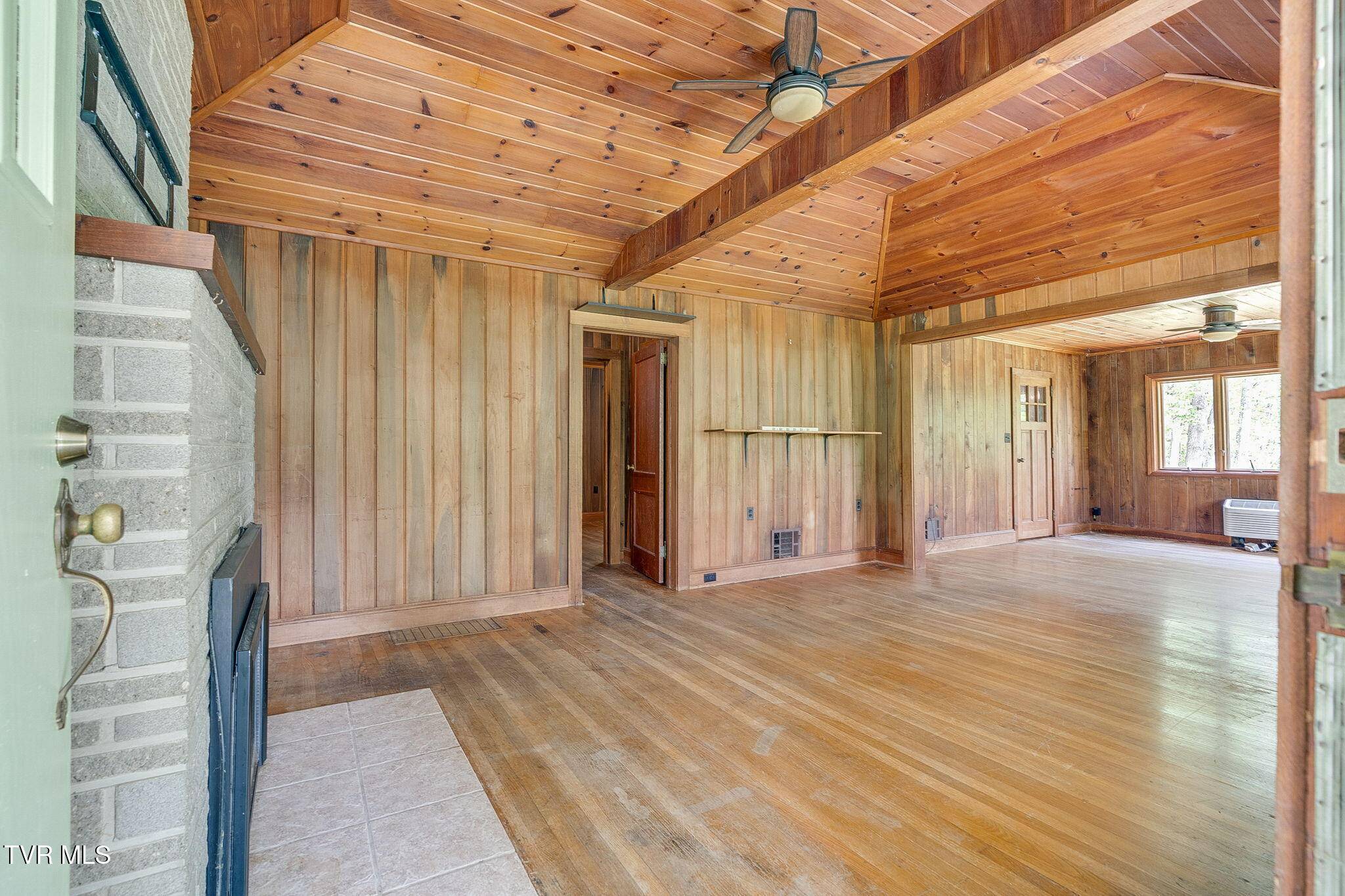 Piney Flats, TN 37686,357 Webb RD