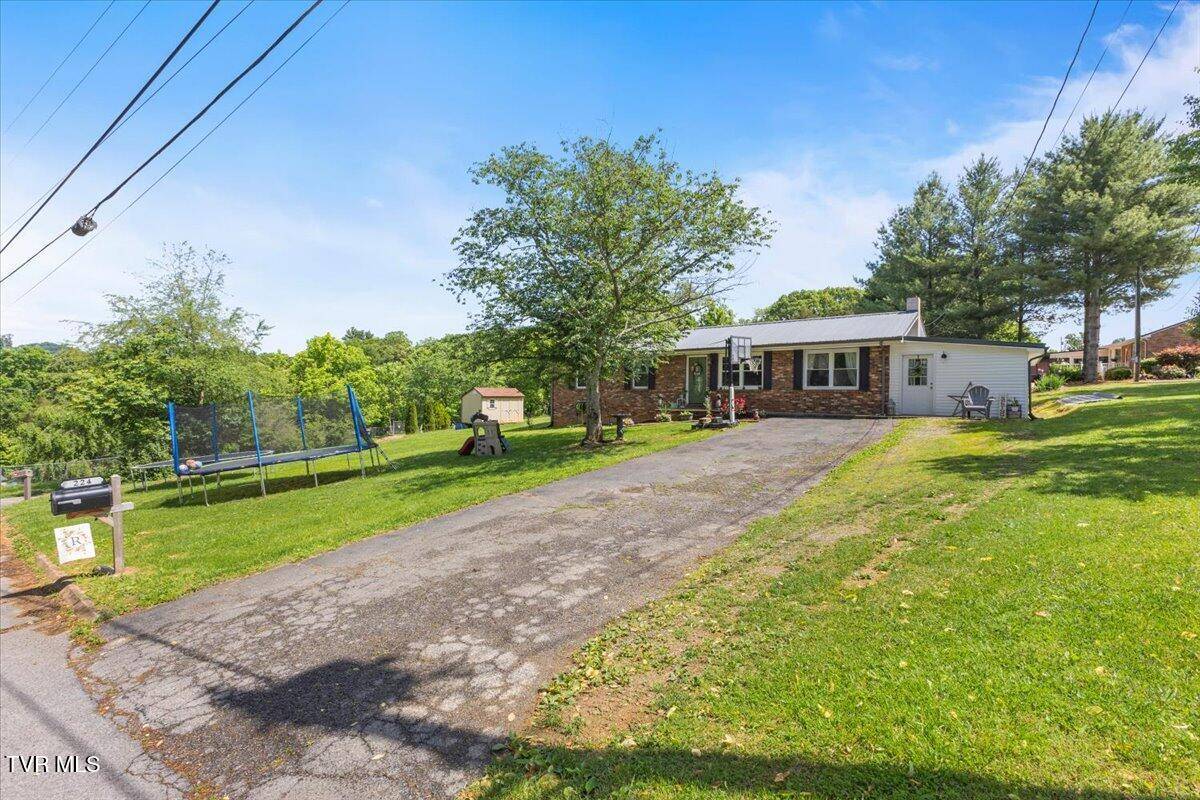 Surgoinsville, TN 37873,224 Dogwood DR