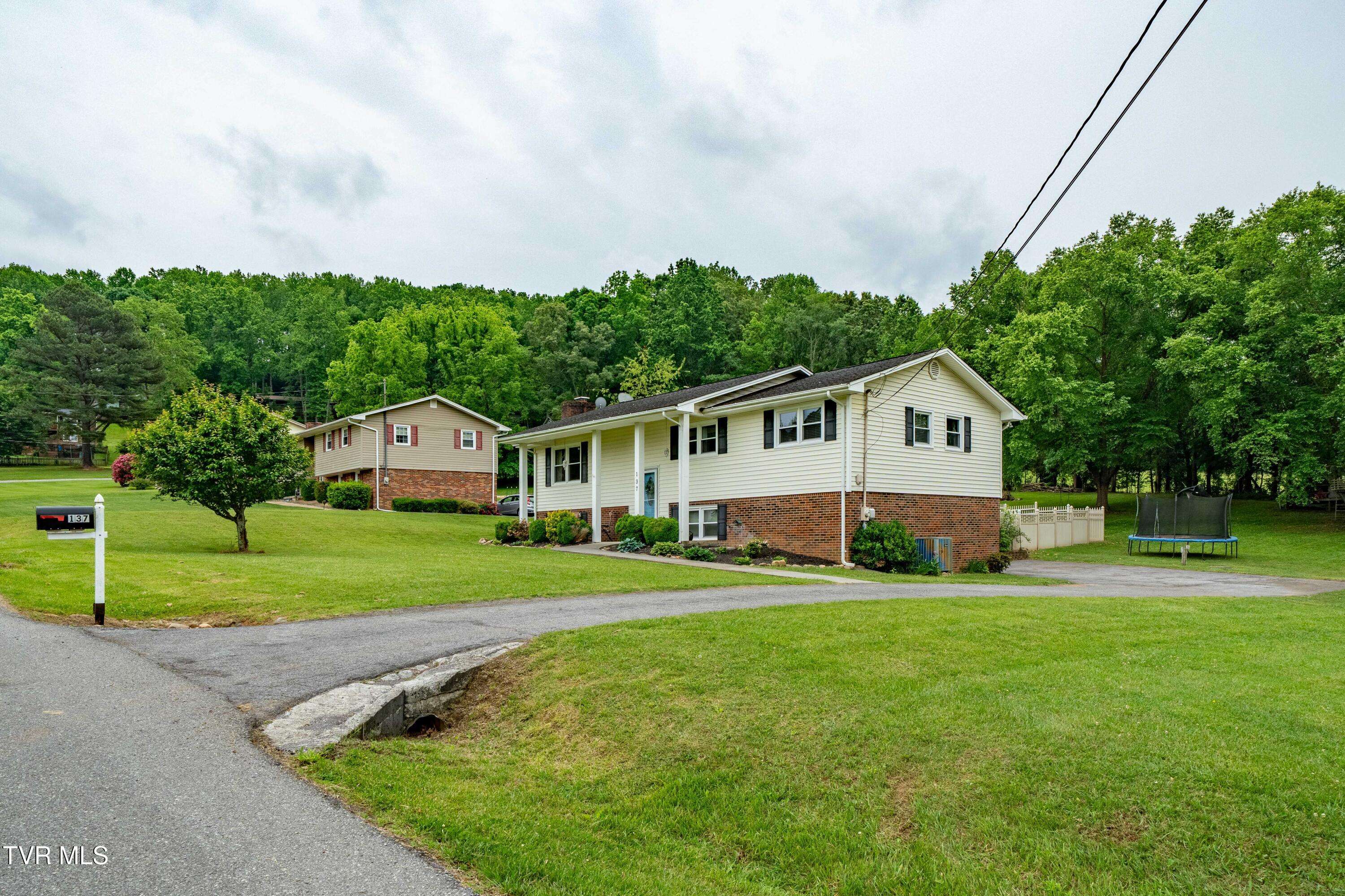 Jonesborough, TN 37659,137 Highland RD