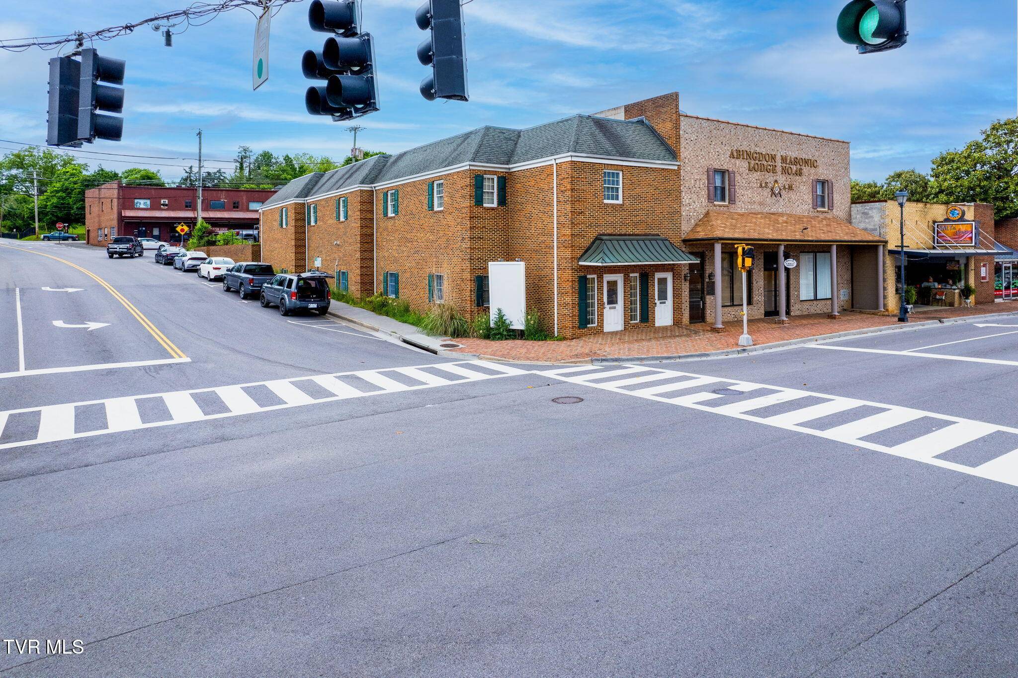 Abingdon, VA 24210,329 Main ST