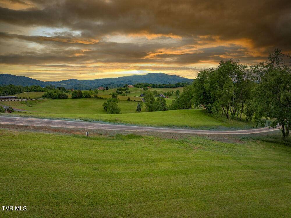 Butler, TN 37640,28 Dry Hill RD