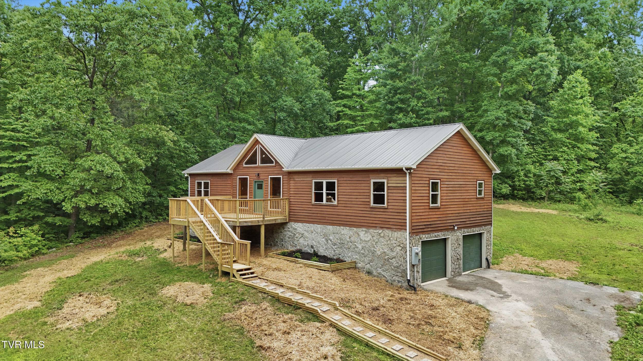 Bluff City, TN 37618,560 Sigman Hollow RD
