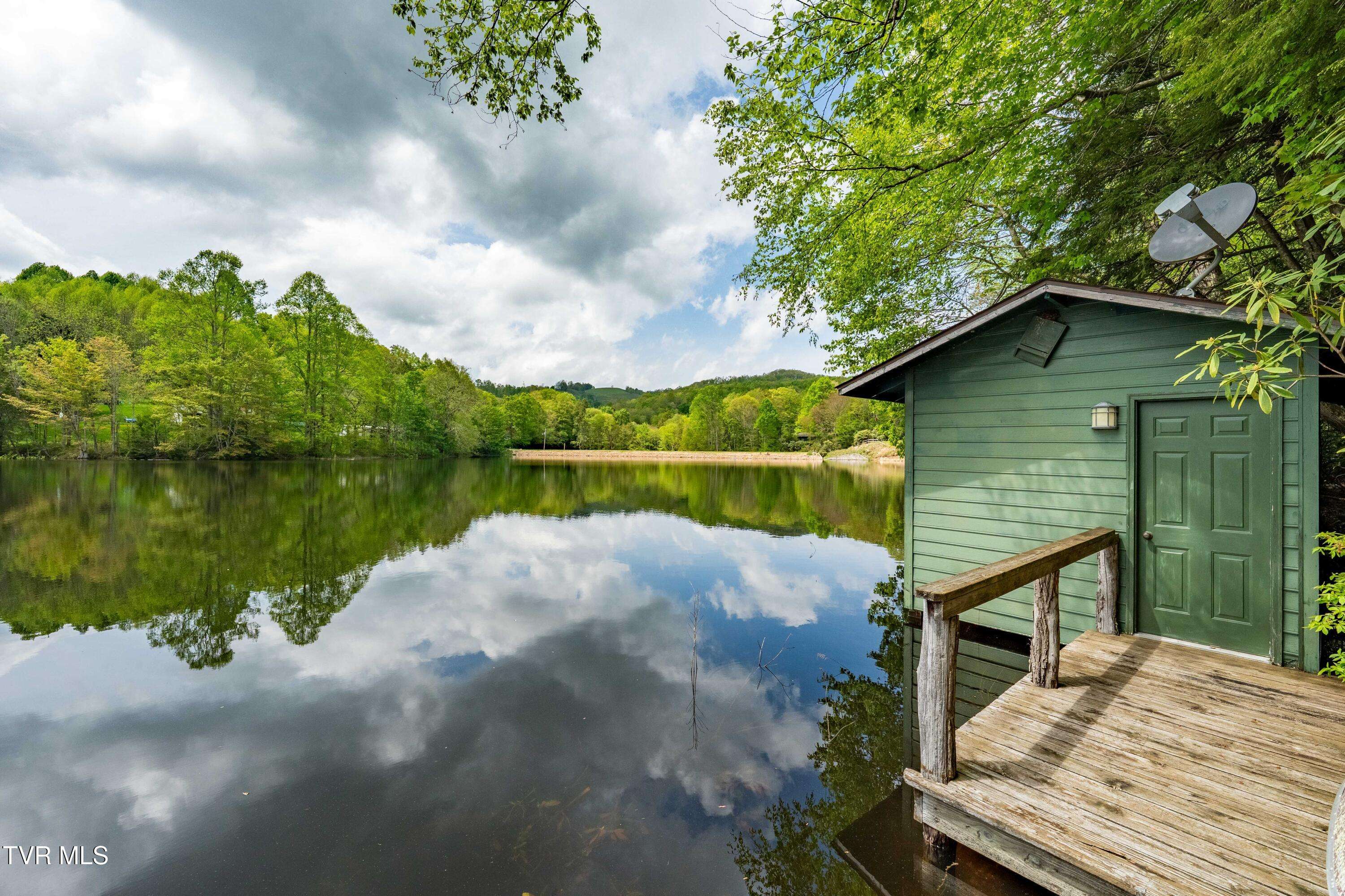 Roan Mountain, TN 37687,150 Ripshin Lake RD