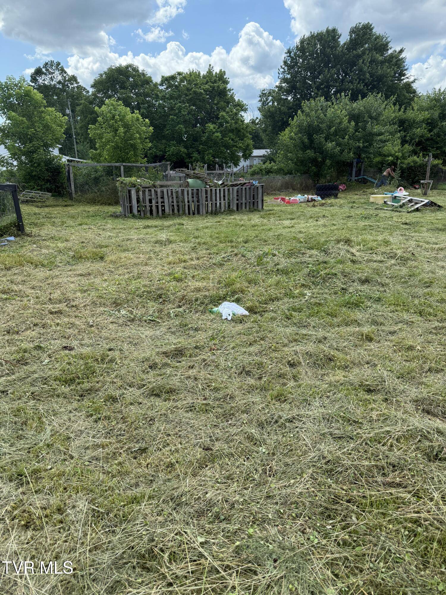 Elizabethton, TN 37643,1357 Broad ST